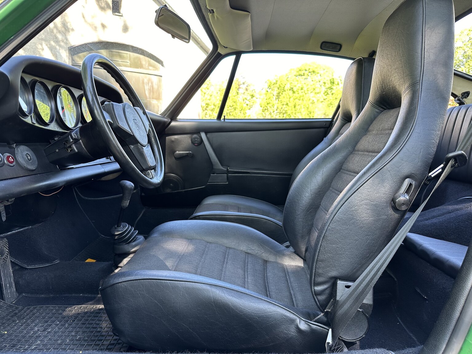 Innenraumfoto von 1975 Porsche 911 (2)