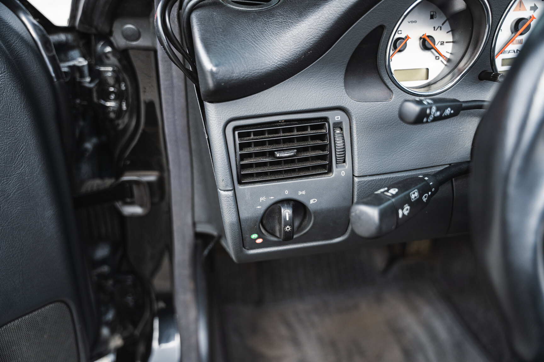 Interior image of 2001 Mercedes-Benz SLK 32 AMG