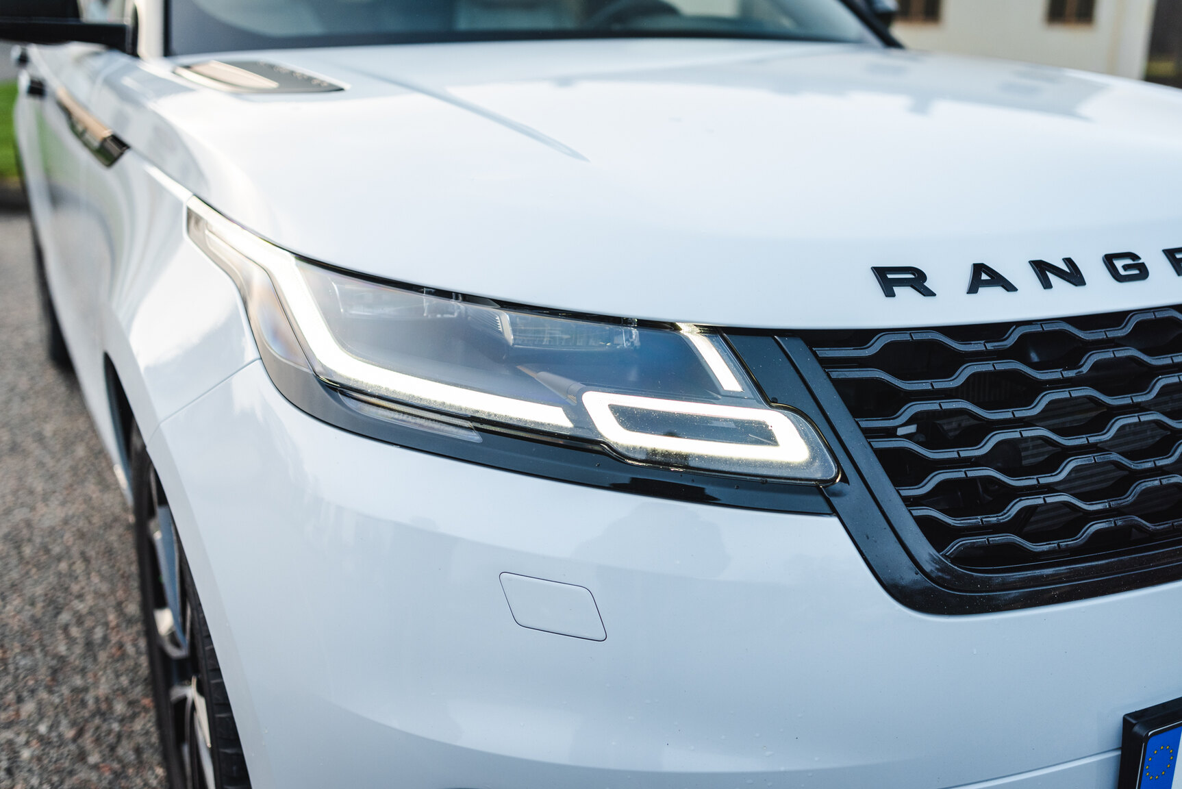 Exterior image of 2018 Range Rover Velar D300 AWD HSE