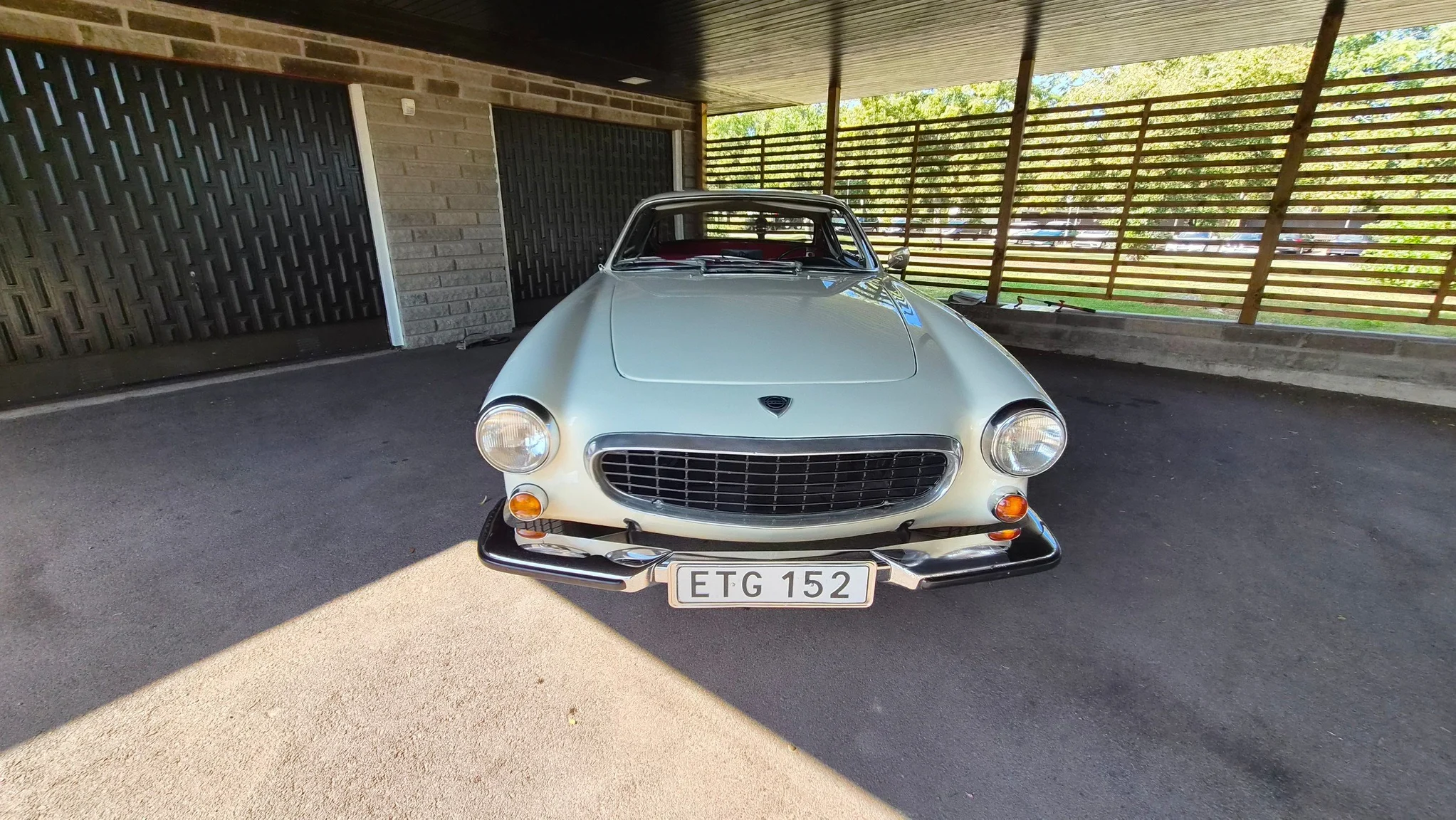 Exteriörbild på 1966 Volvo P 1800S (9)