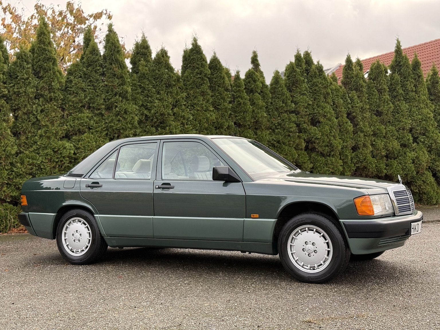 Exteriörbild på 1989 Mercedes-Benz 190 E