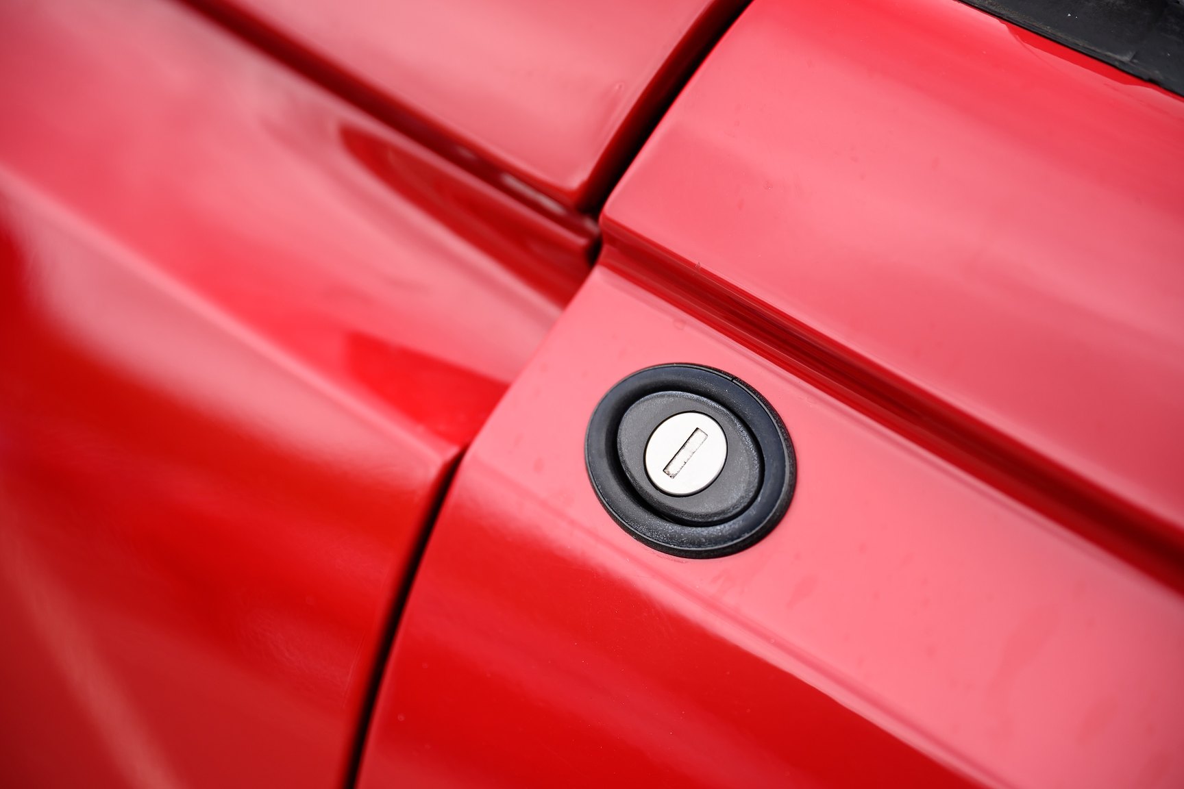 Exterior image of 2001 Alfa Romeo Spider 3.0 V6