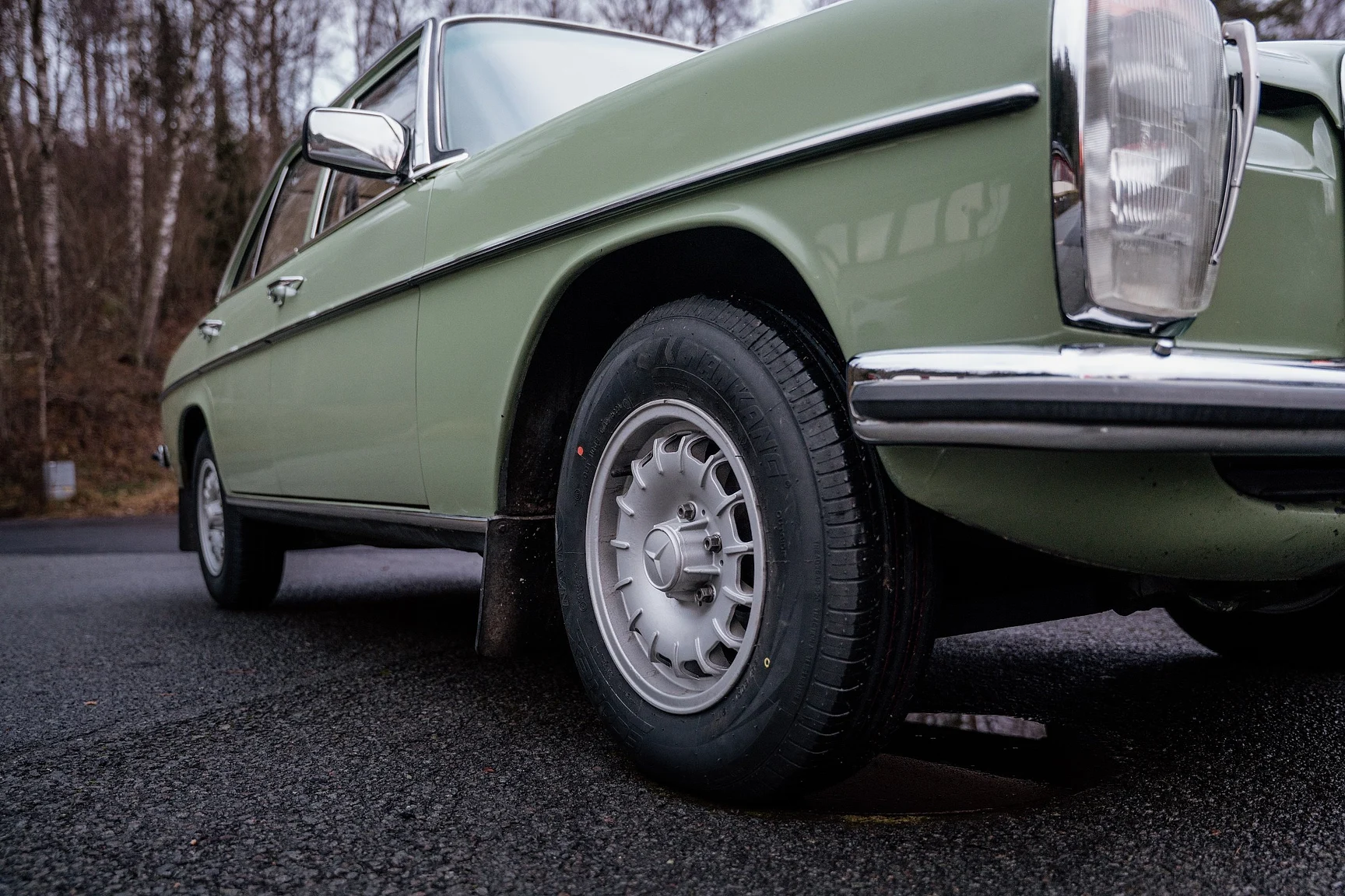 Exterior image of 1975 Mercedes-Benz 240 D 3.0 (11)