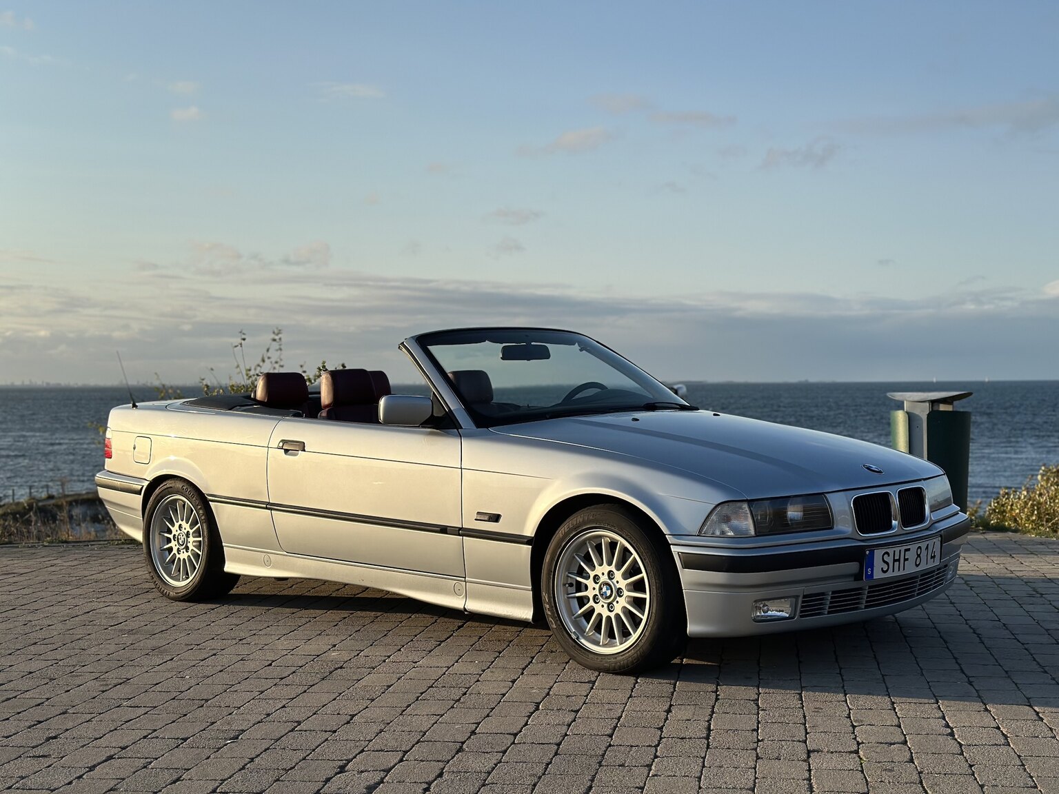 Exteriörbild på 1993 BMW 325i Convertible