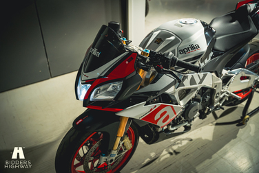 Exteriörbild på 2016 Aprilia Tuono V4 Factory