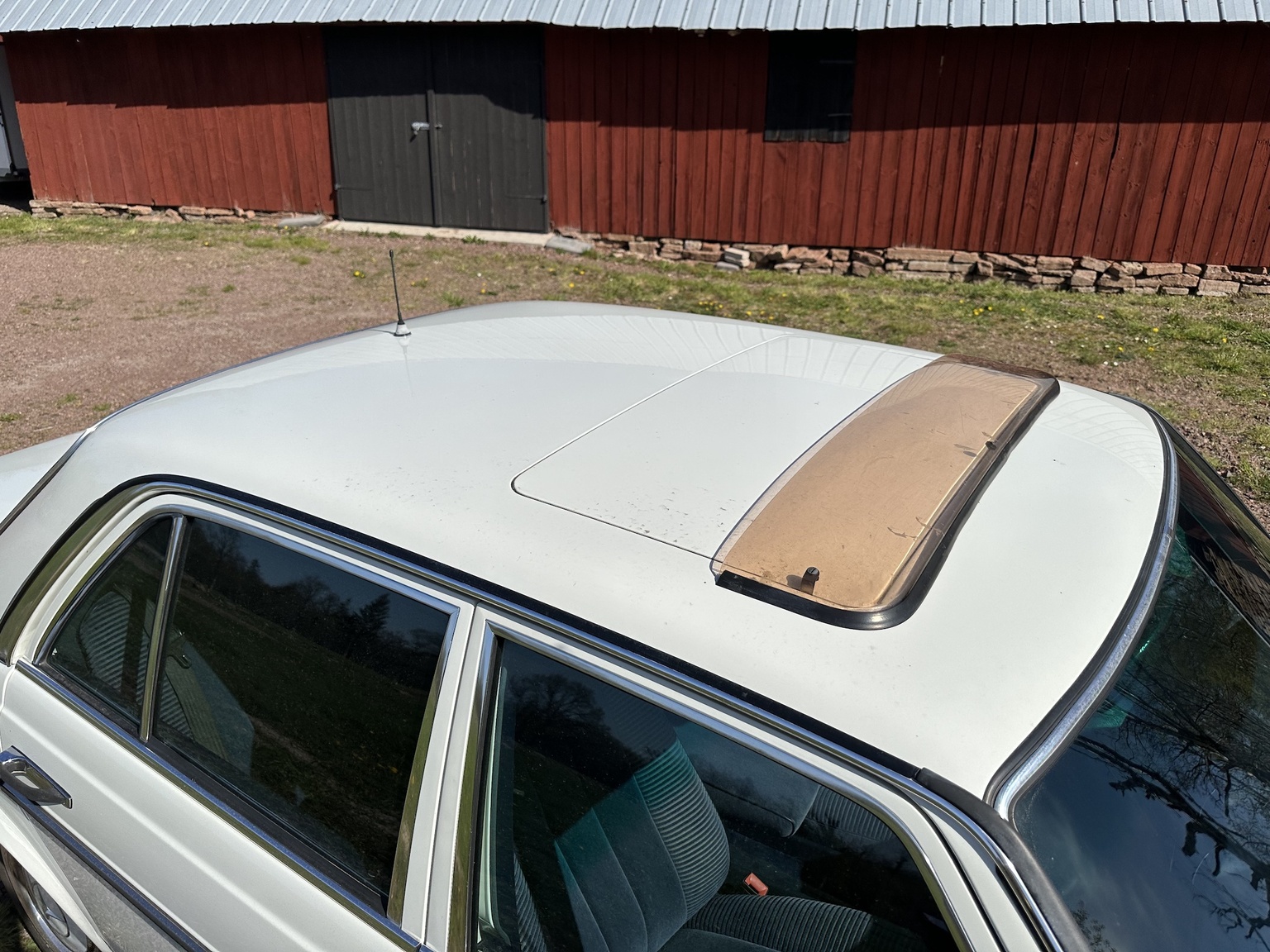 Exterior image of 1985 Mercedes-Benz 200