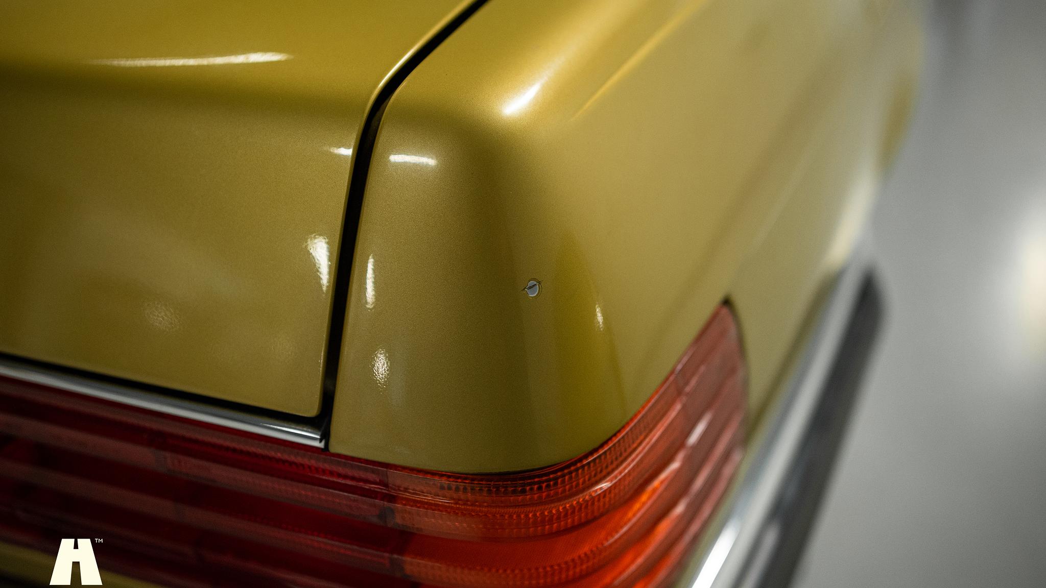 Exteriörbild på 1975 Mercedes SL 350