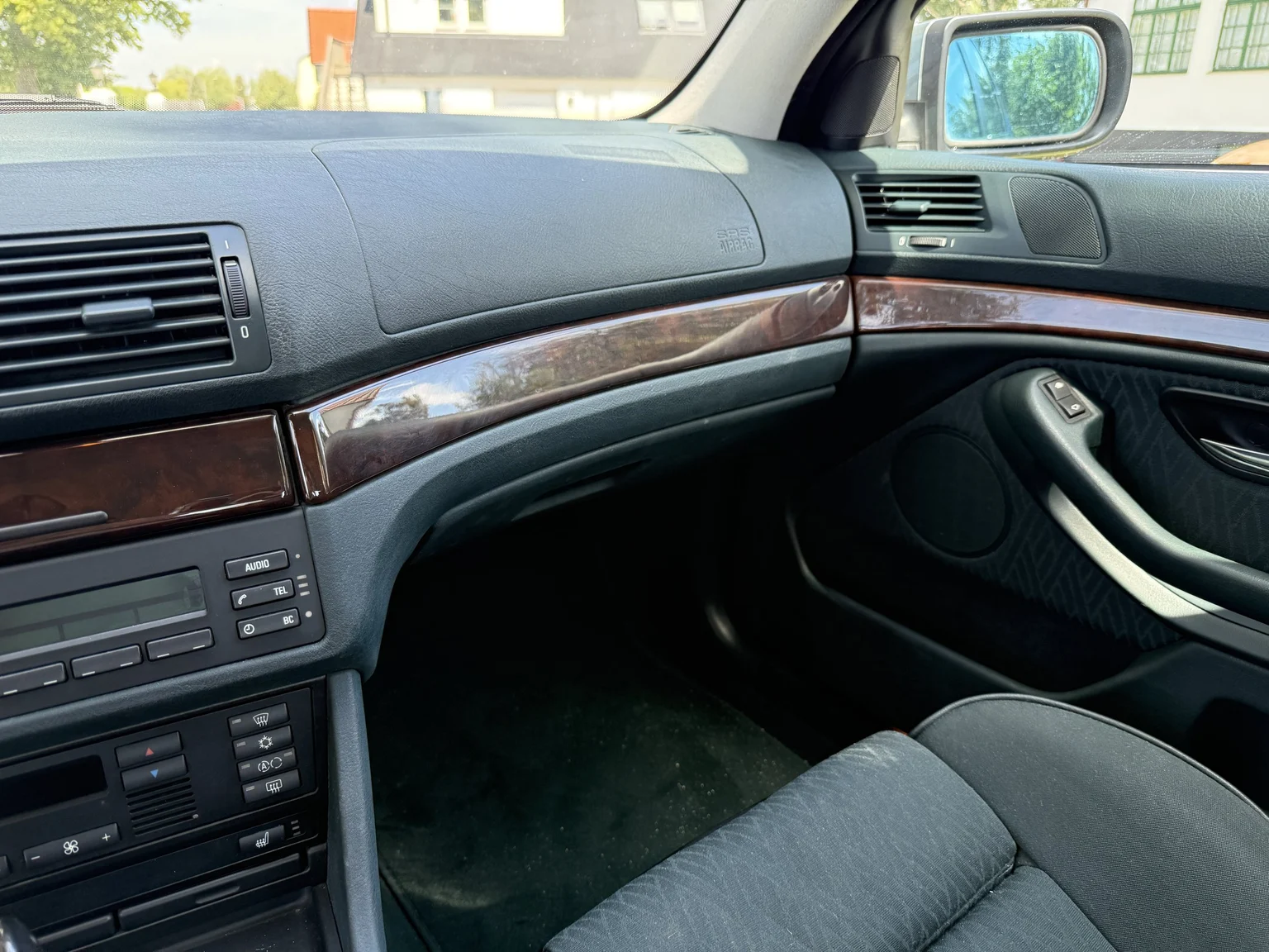 Innenraumfoto von 2003 BMW 525d Sedan (33)