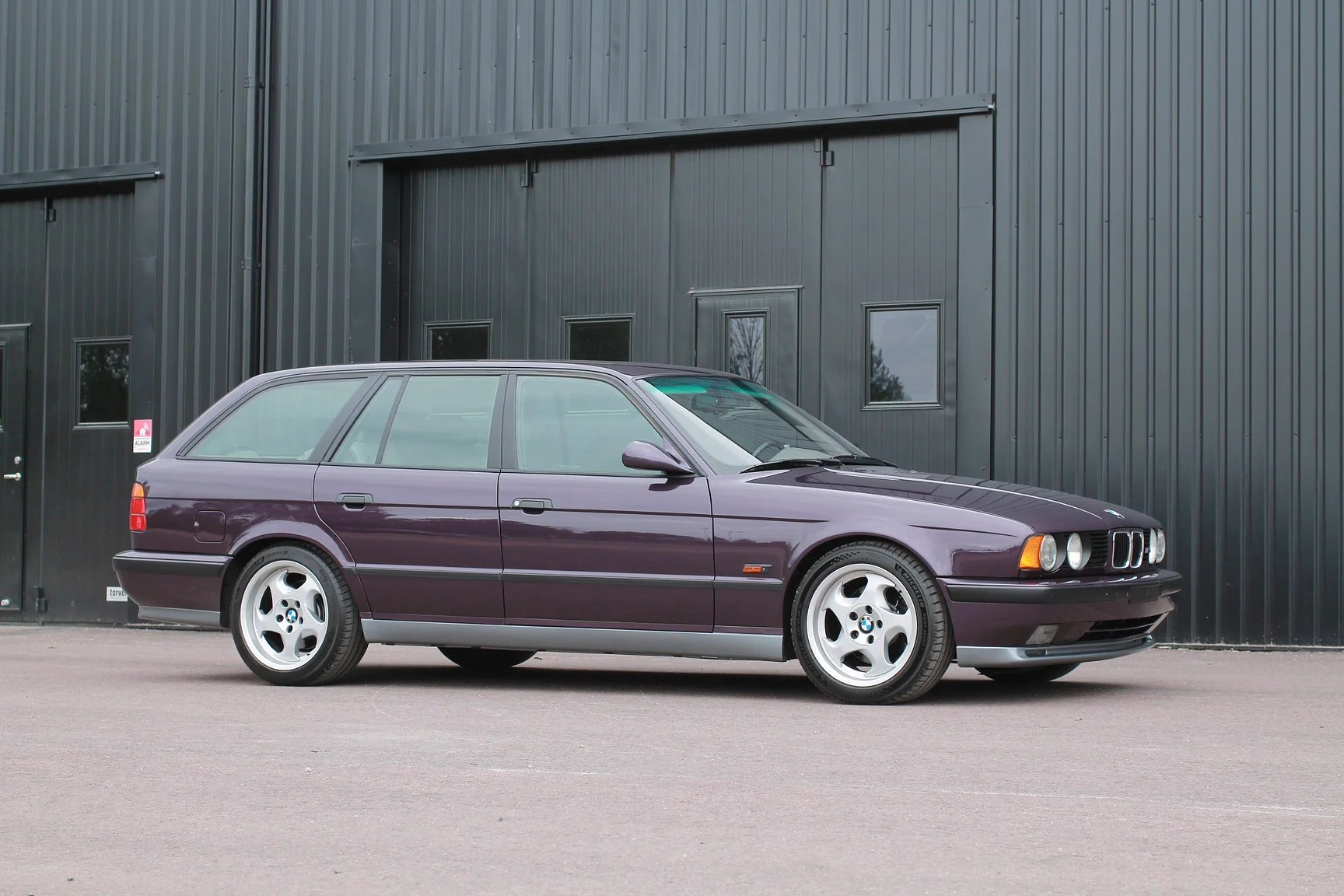 Exteriörbild på 1993 BMW M5 Touring 3.8 Manual (105)