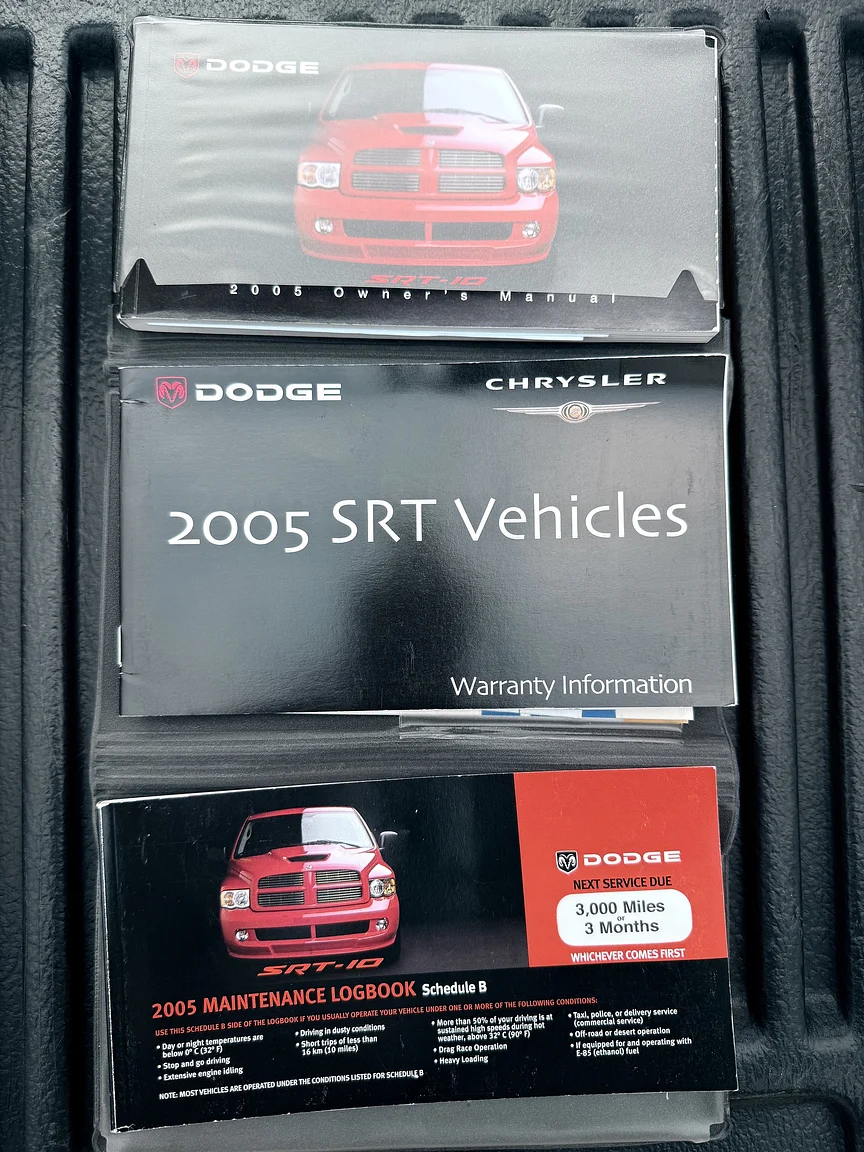 Dokumentation, 2005 Dodge RAM SRT-10 Regular Cab Manual  (6)