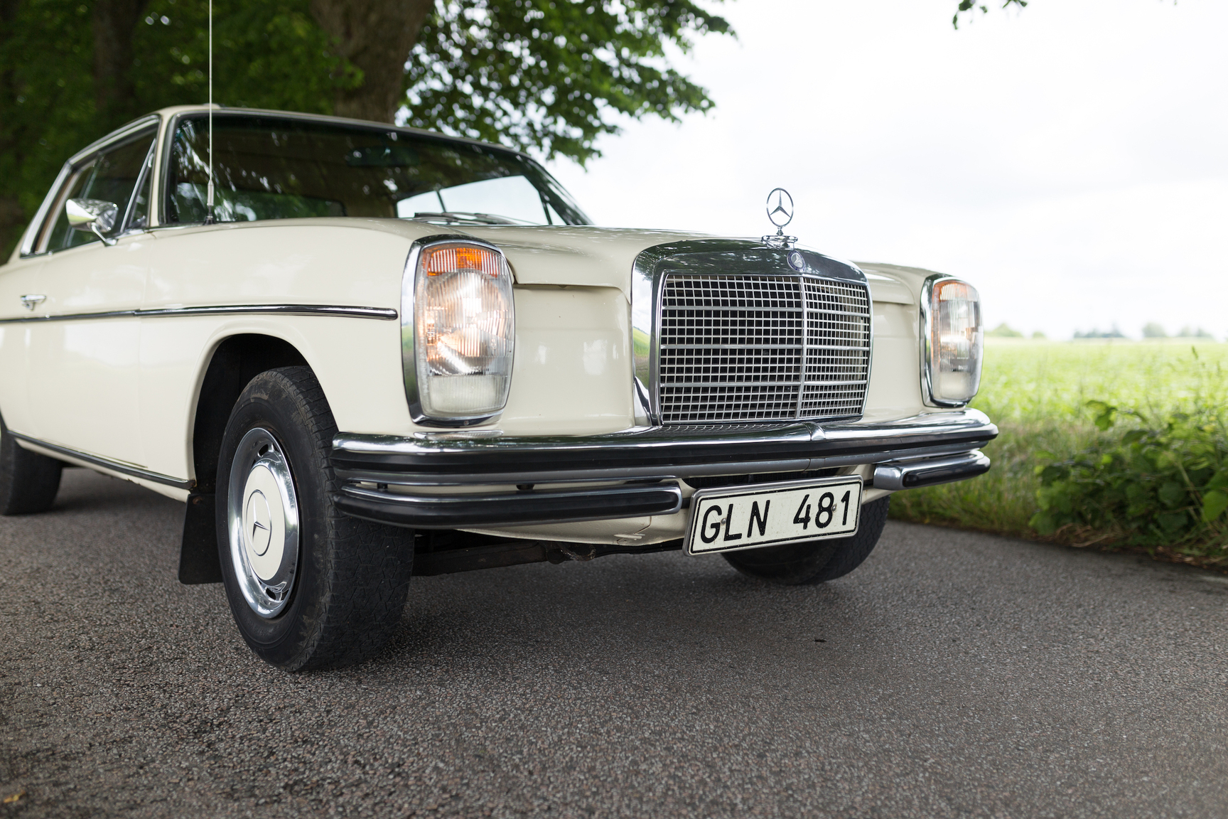 Aussenfoto 1971 Mercedes 250 C