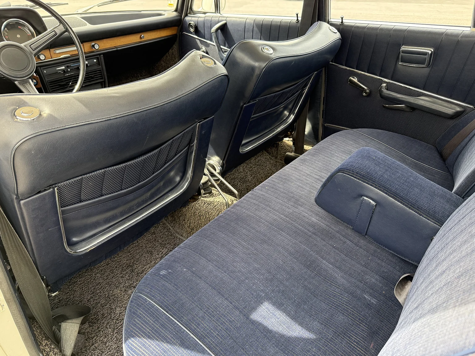 Interiörbild 1970 BMW New Class 4-dörrars Sedan (6)