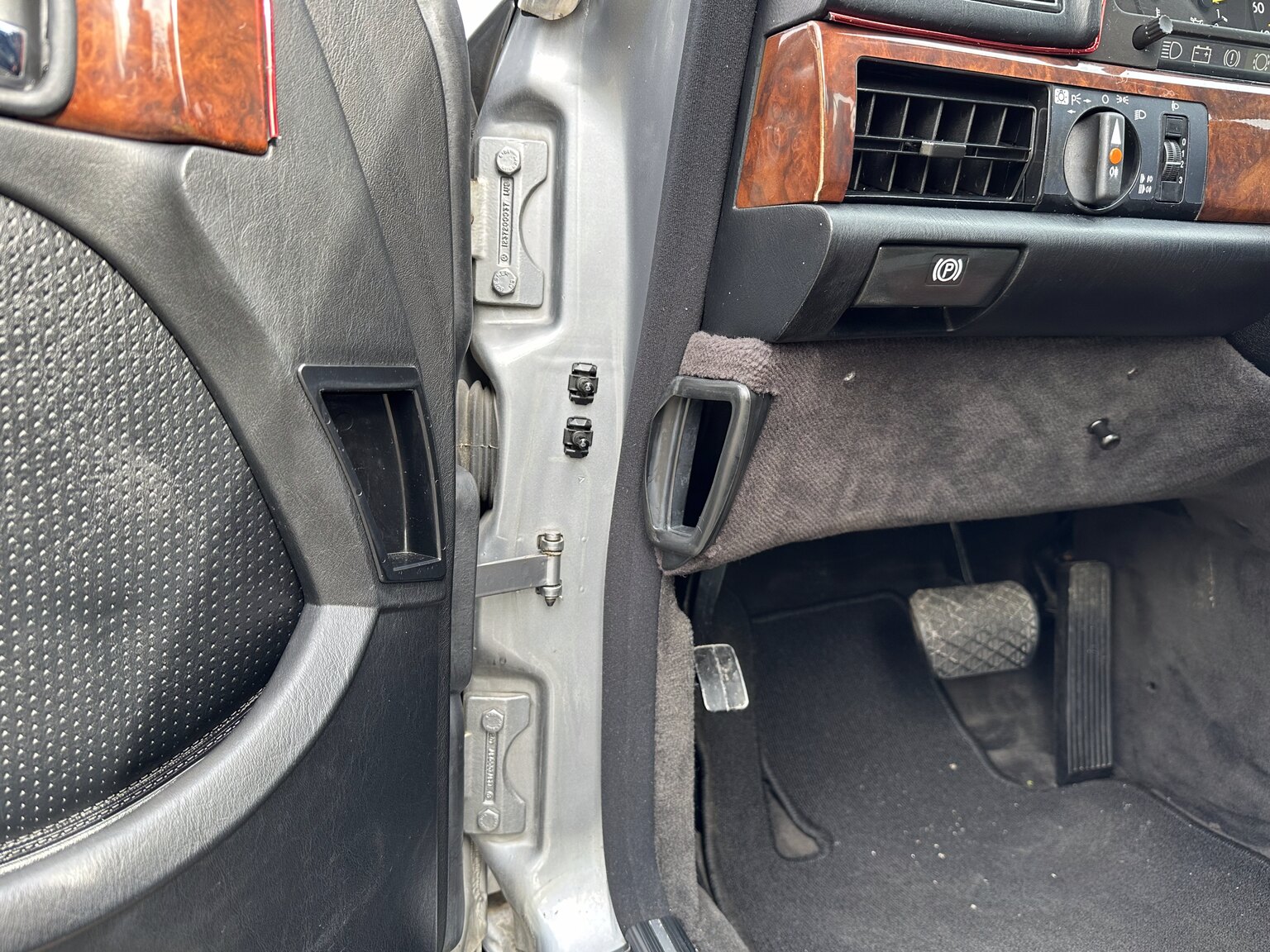 Innenraumfoto von 1987 Mercedes 300 SE