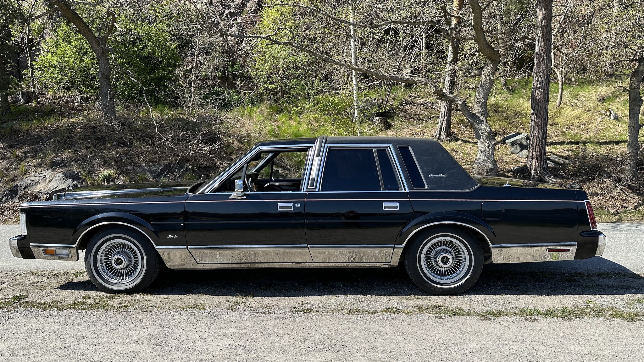 Exteriörbild på 1988 Lincoln Town Car
