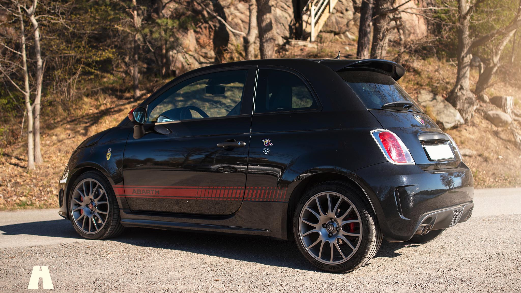 Exterior image of 2016 Abarth 595 Competizione (4)