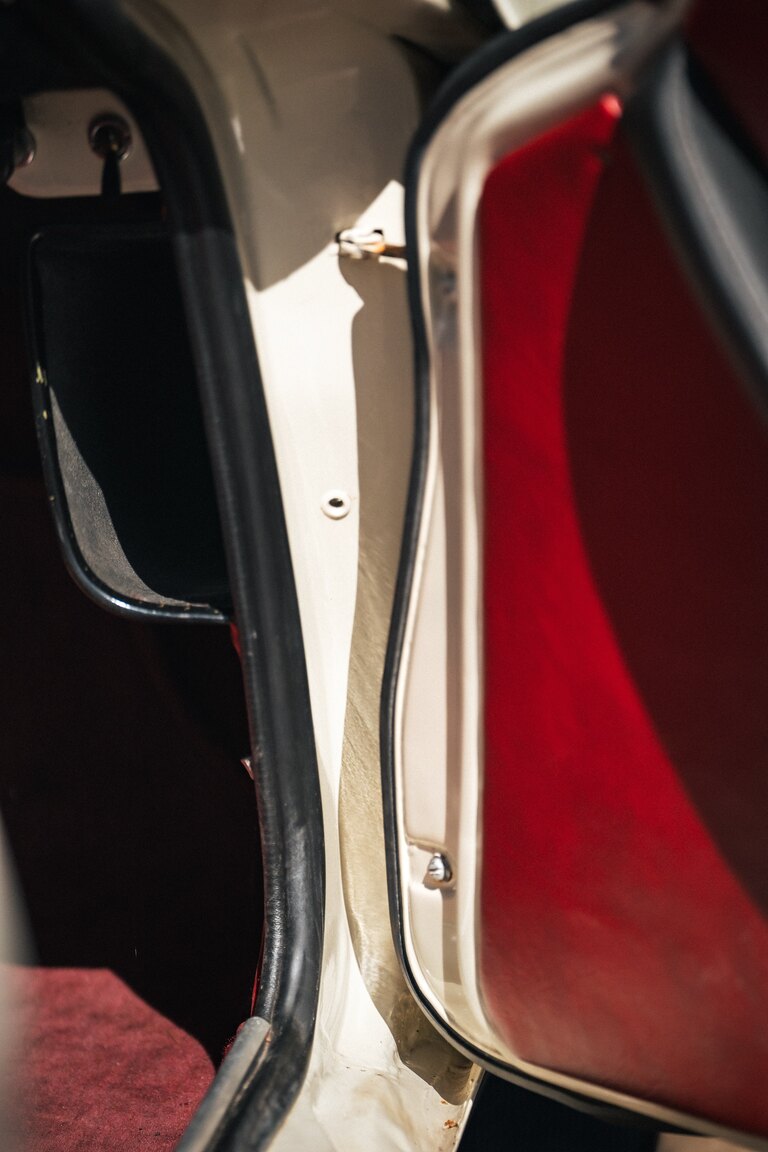 Interior image of 1963 Volvo 1800 S (36)