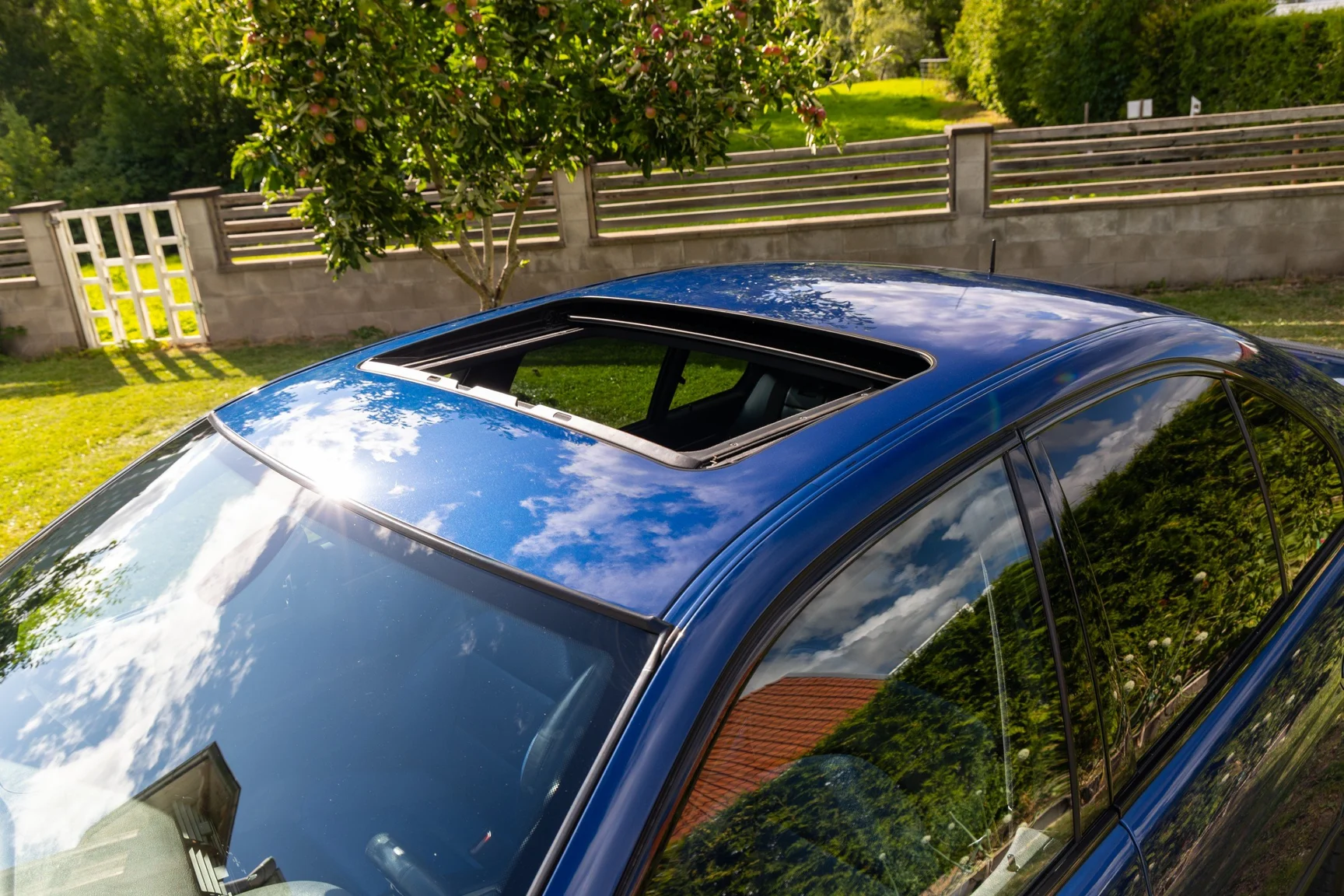 Exterior image of 2002 BMW M5 E39 (67)