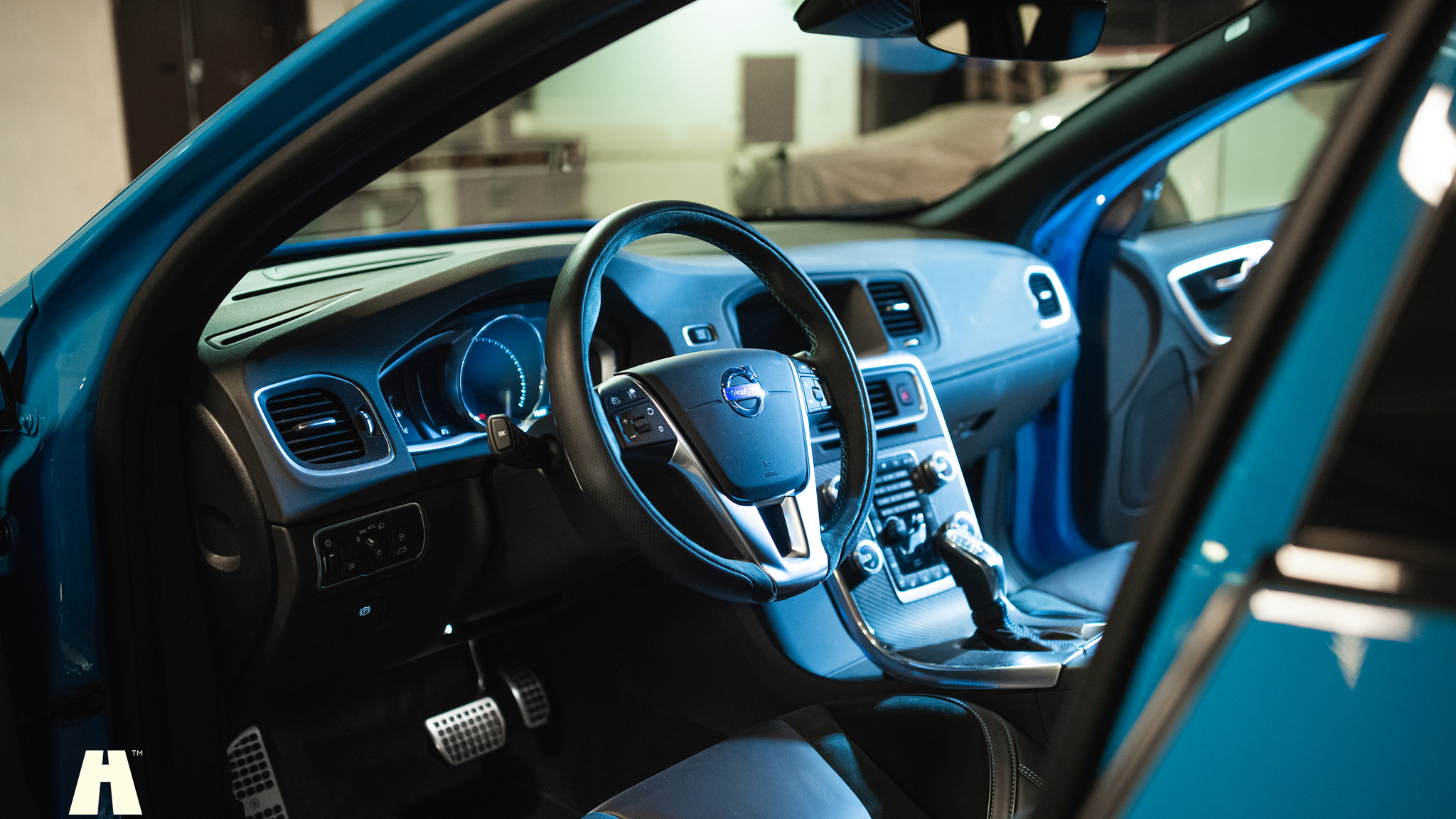 Innenraumfoto von 2017 Volvo V60 Polestar T6