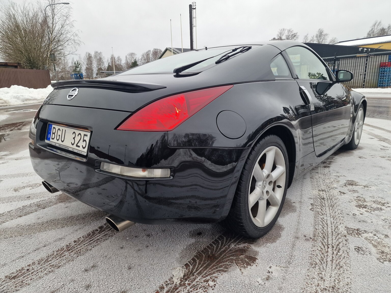 Exterior image of 2004 Nissan 350Z