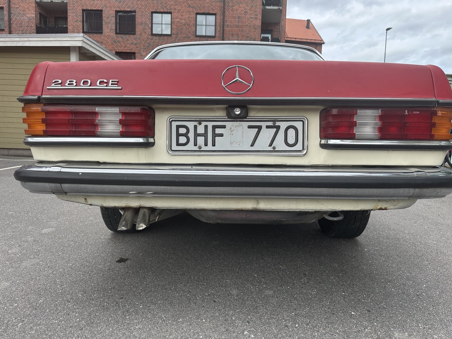 Exteriörbild på 1977 Mercedes-Benz 280 CE