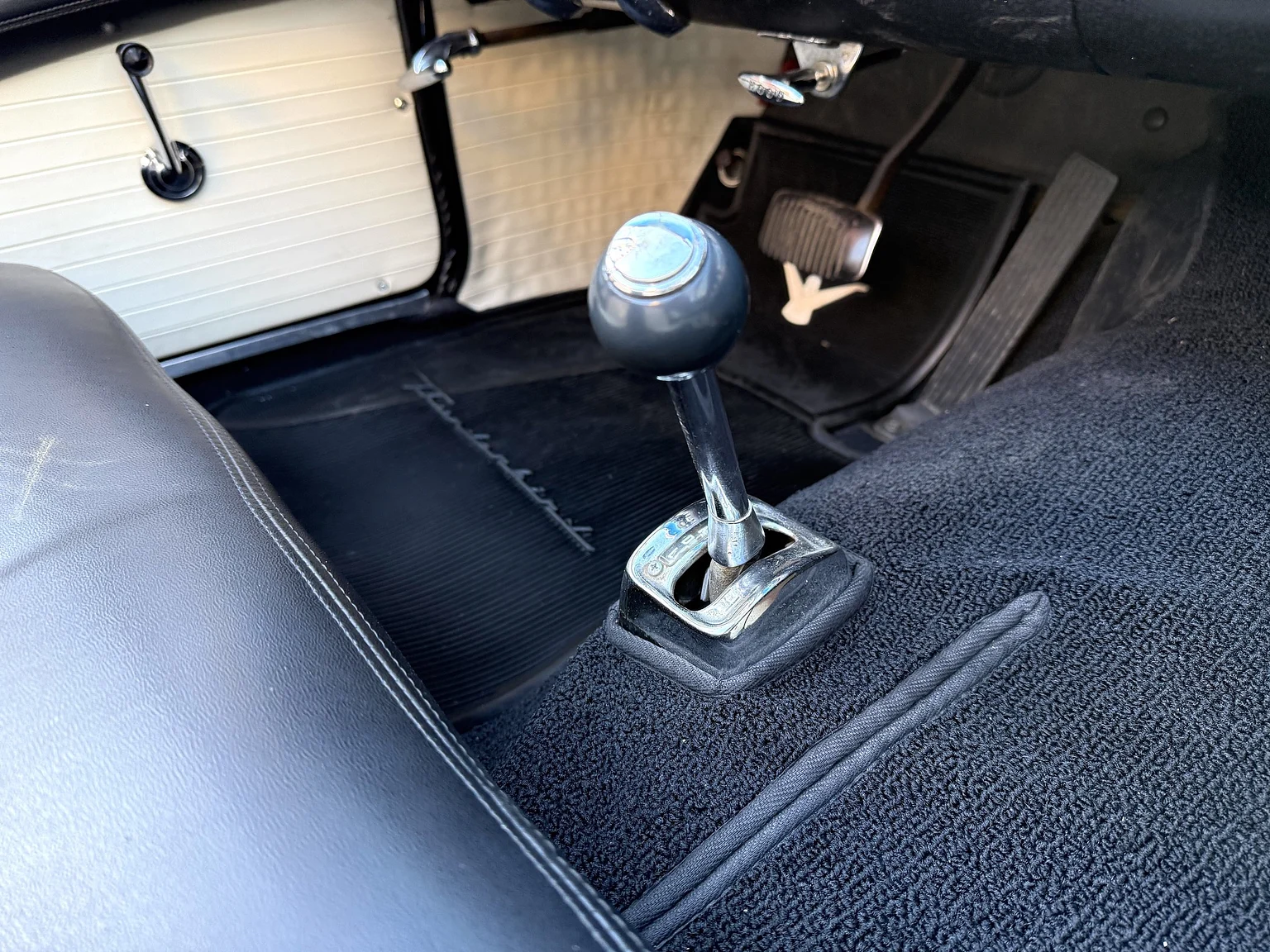 Interior image of 1955 Ford Thunderbird (26)