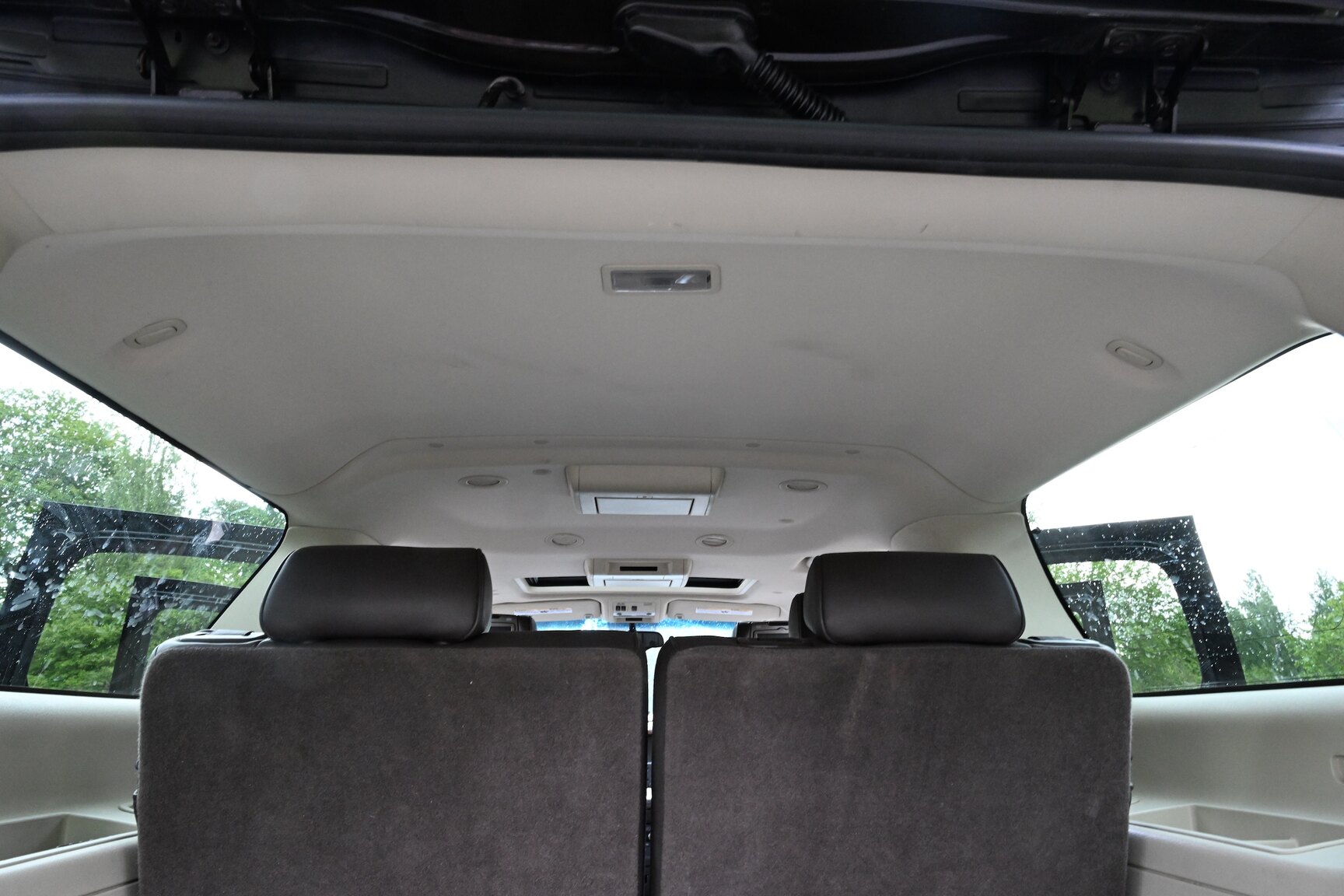 Interior image of 2010 Cadillac Escalade ESV 6.2 Flexfuel