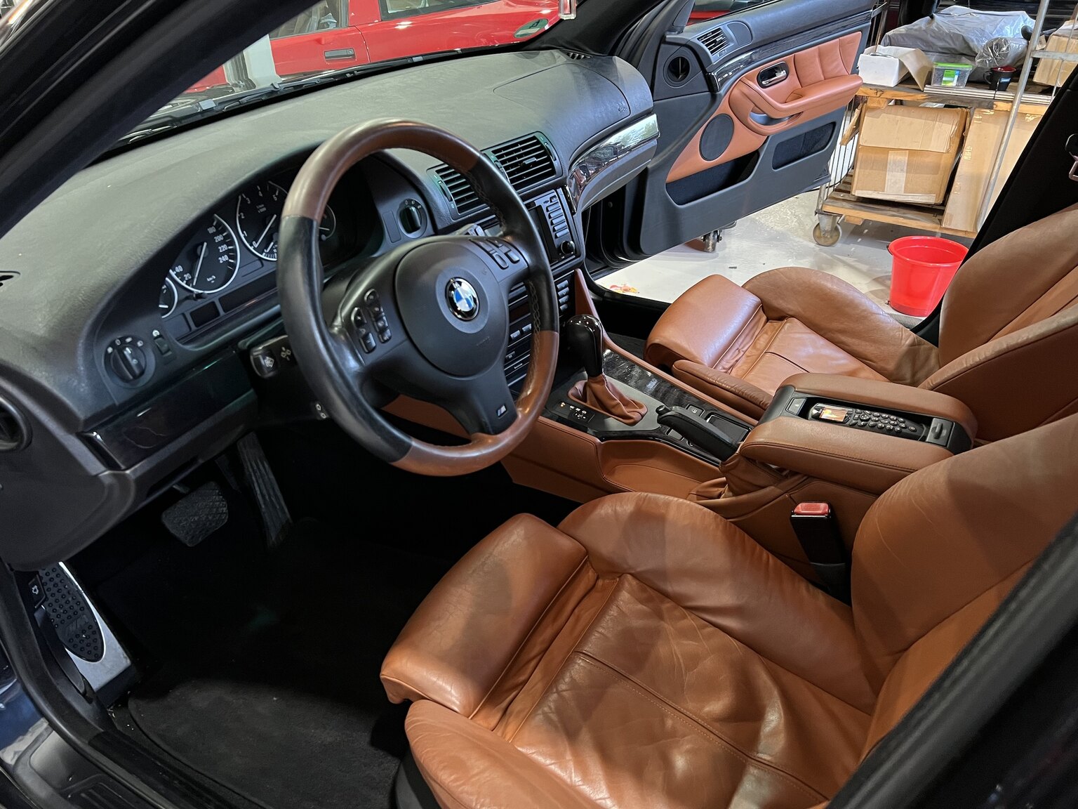 Interior image of 2003 BMW 540i Touring