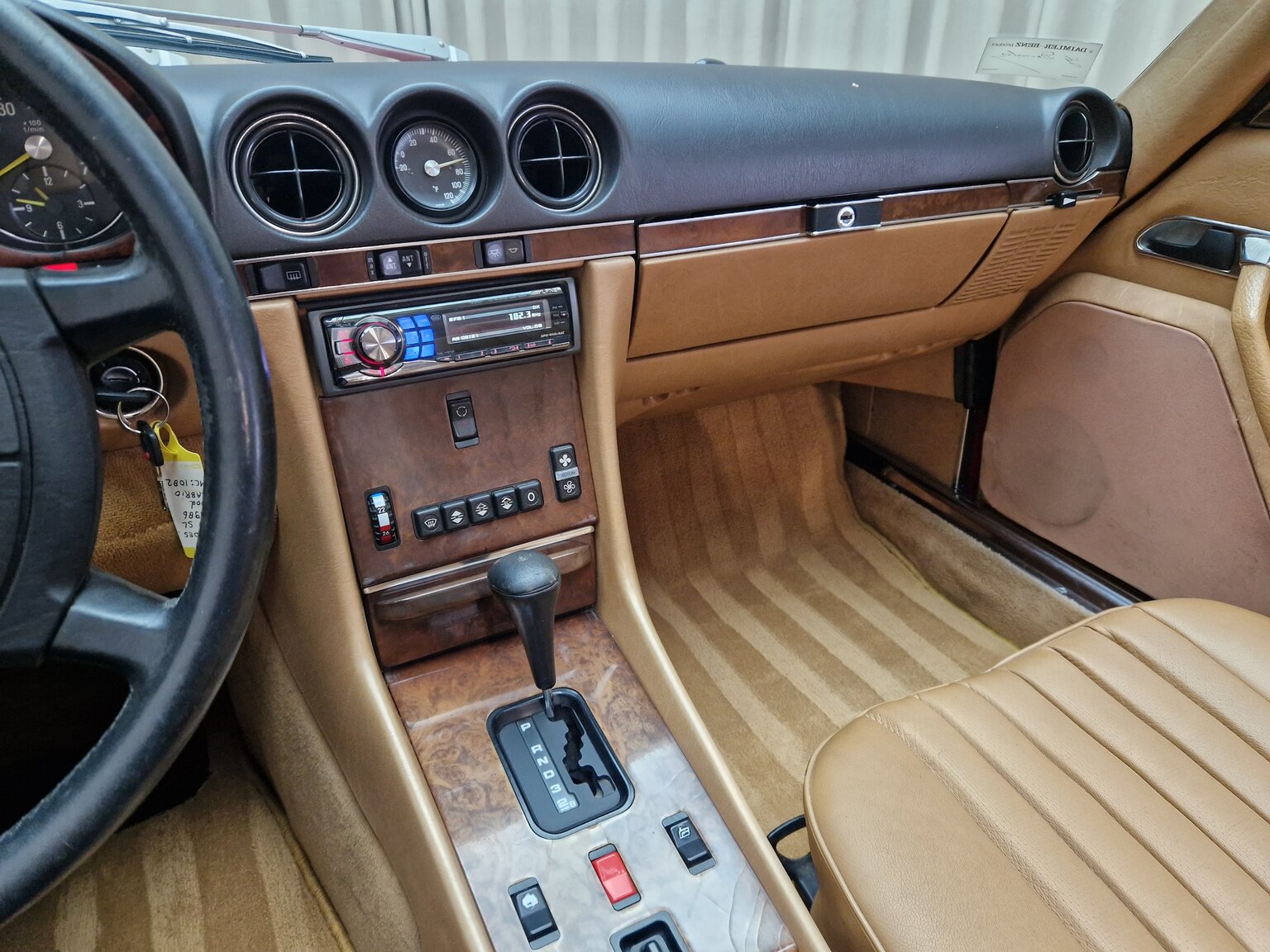 Innenraumfoto von Mercedes-Benz 560SL