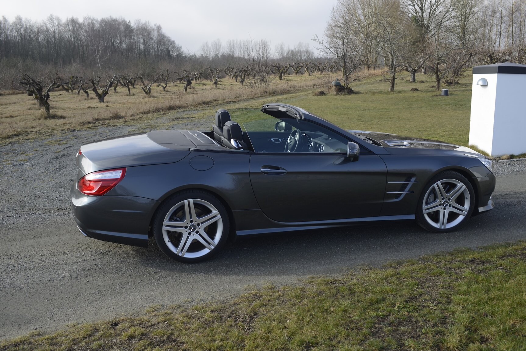 Exterior image of 2014 Mercedes-Benz SL500
