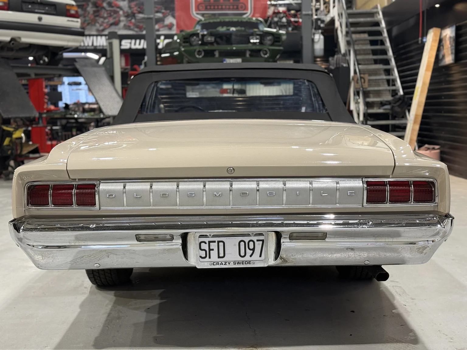 Exteriörbild på 1964 Oldsmobile Cutlass Convertible (46)