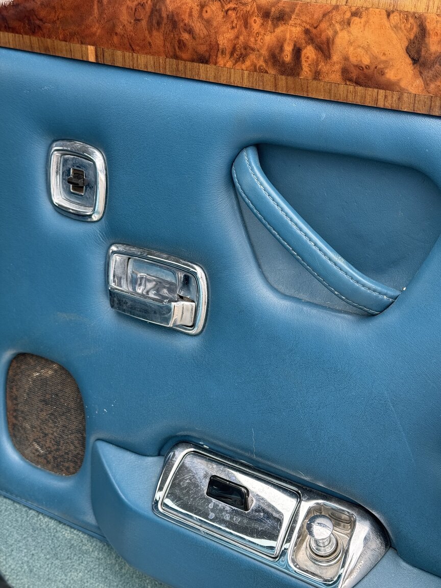 Interior image of 1976 Rolls-Royce Silver Shadow