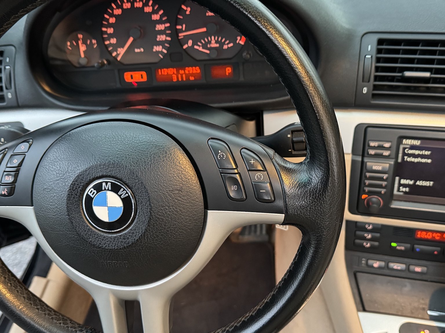 Interiörbild 2001 BMW 325IA CAB