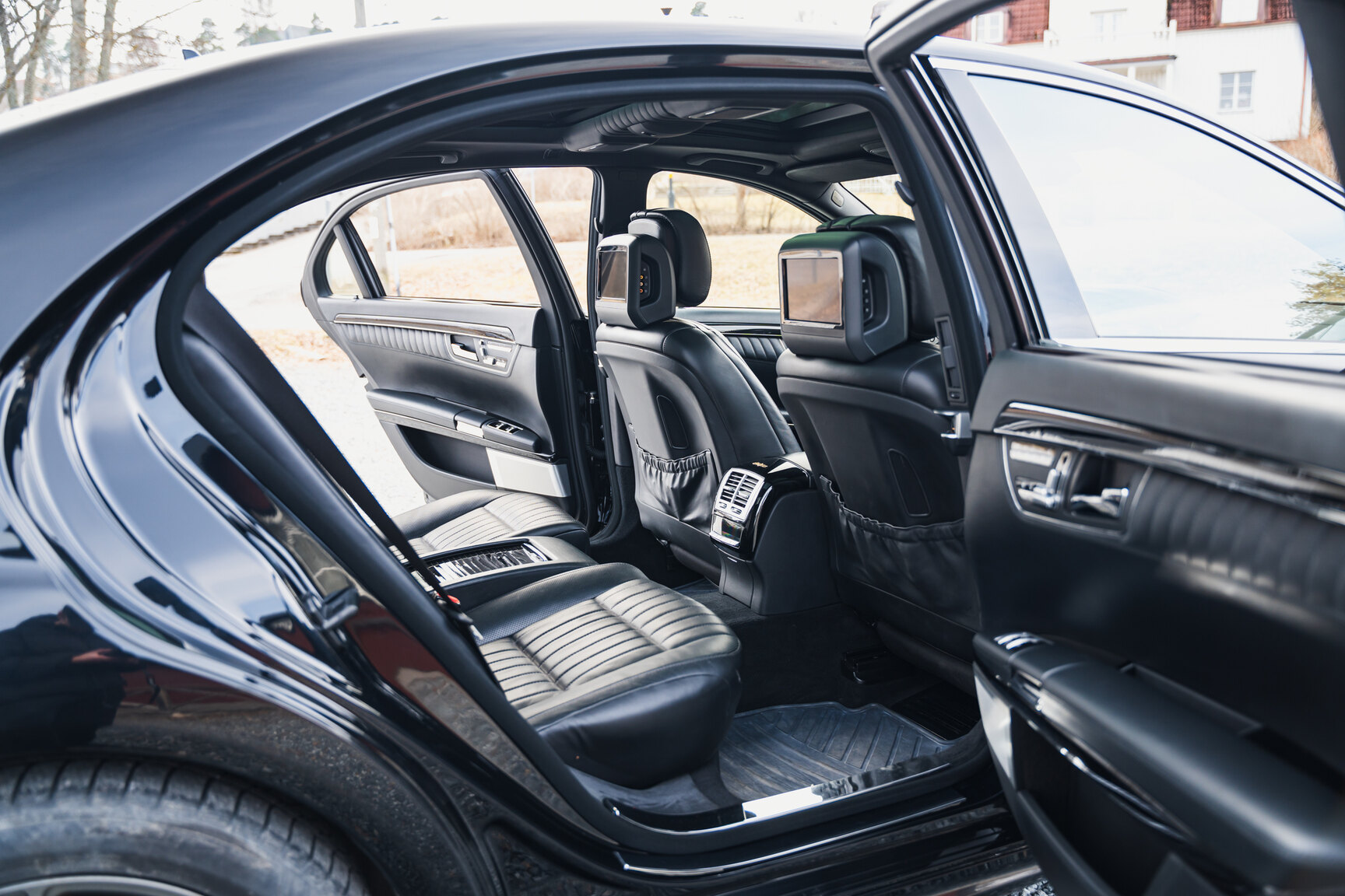 Interior image of 2011 Mercedes-Benz S600