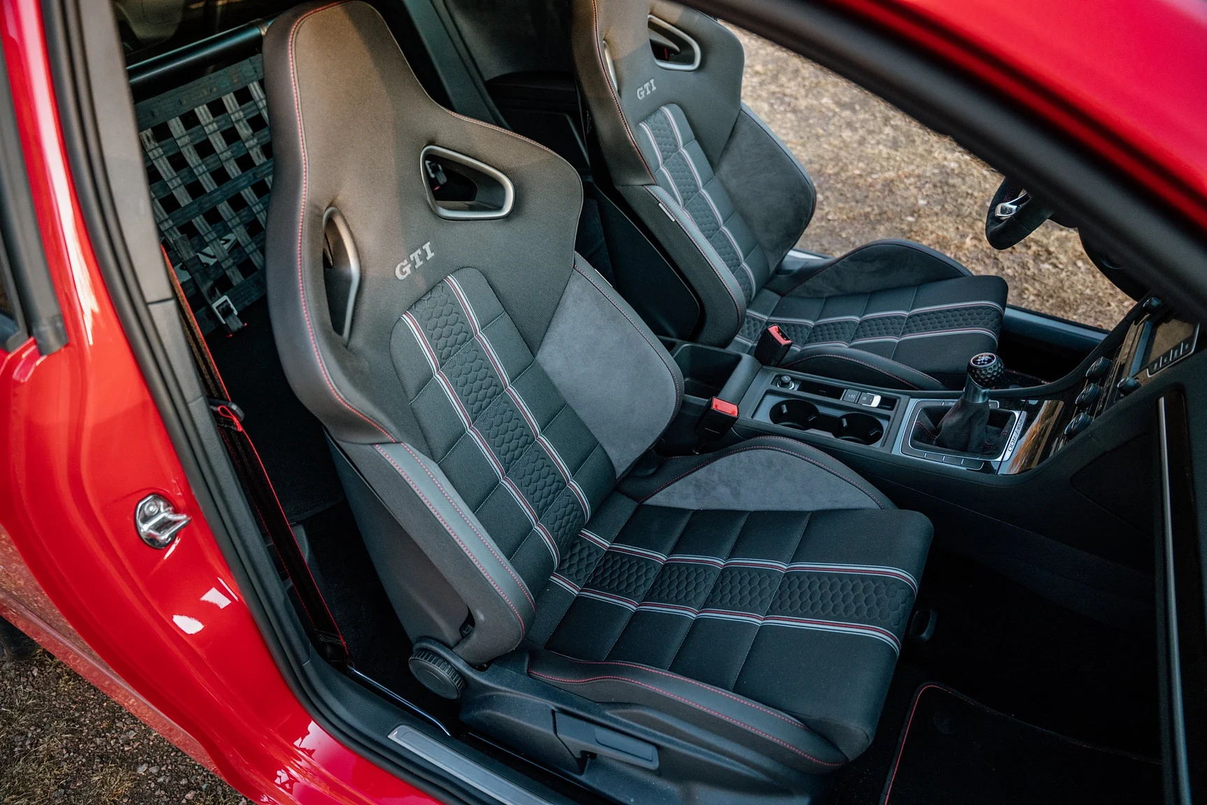 Interior image of 2016 Volkswagen Golf GTi Clubsport S - no. 291/400 (5)
