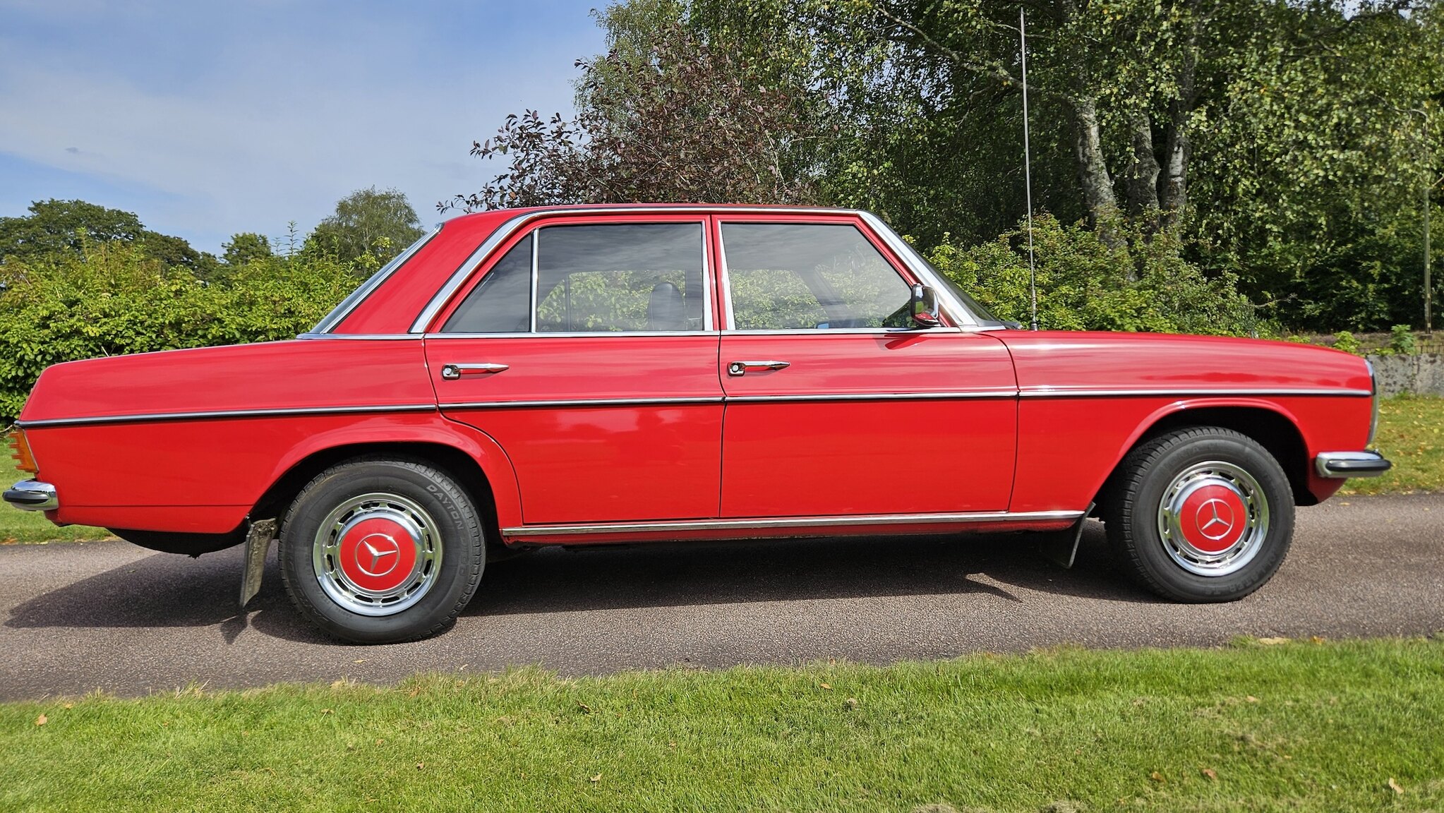 Aussenfoto 1975 Mercedes-Benz 200