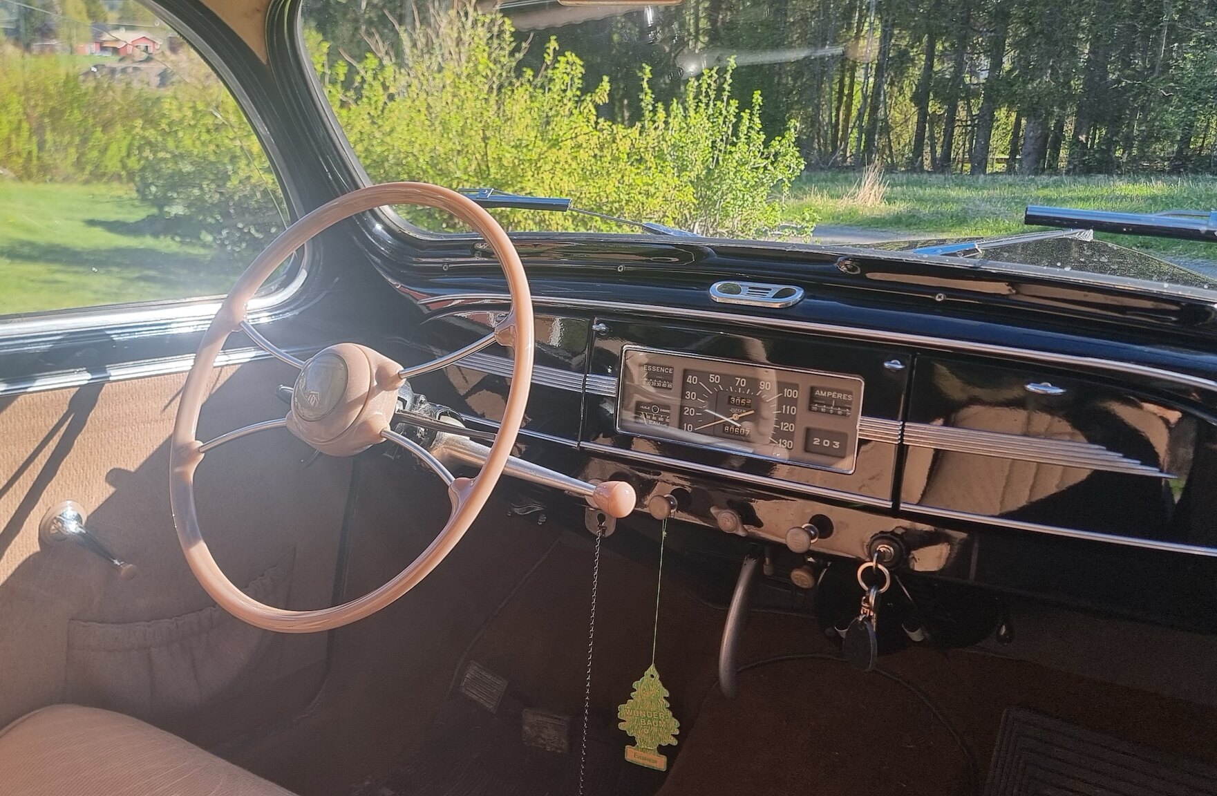 Interior image of 1951 Peugeot 203 De Luxe