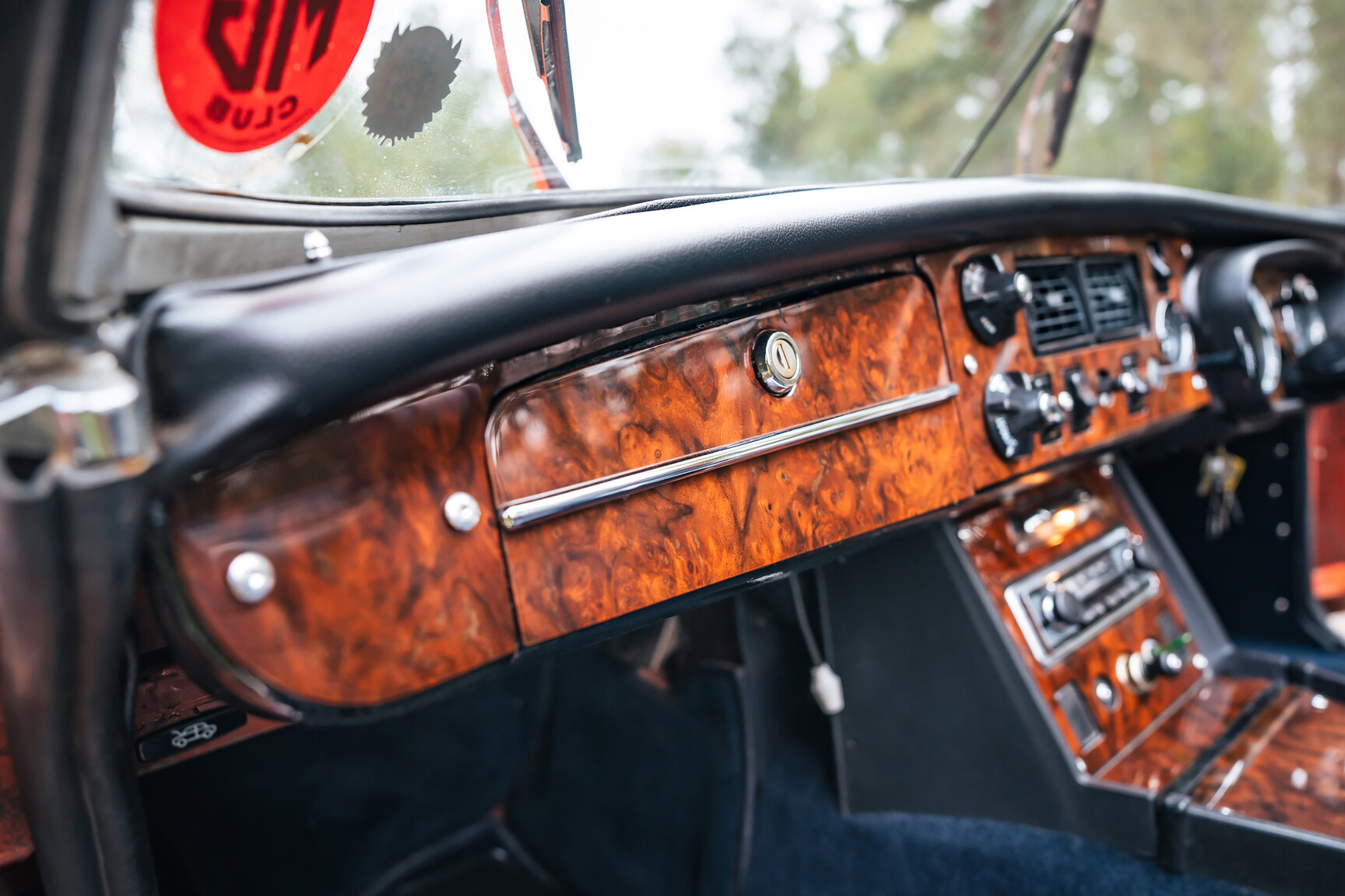 Innenraumfoto von 1973 MG MGB Roadster (32)