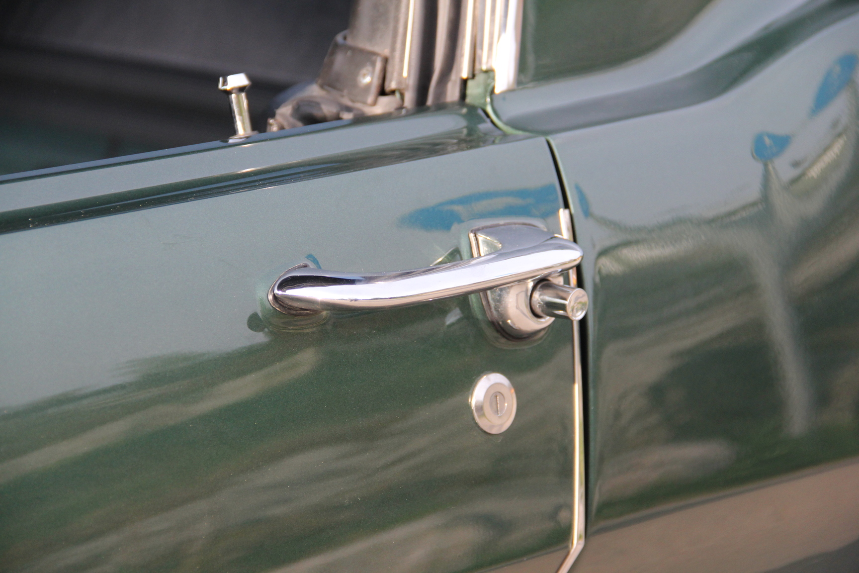 Exterior image of 1966 Ford Mustang Fastback GT-clone (14)