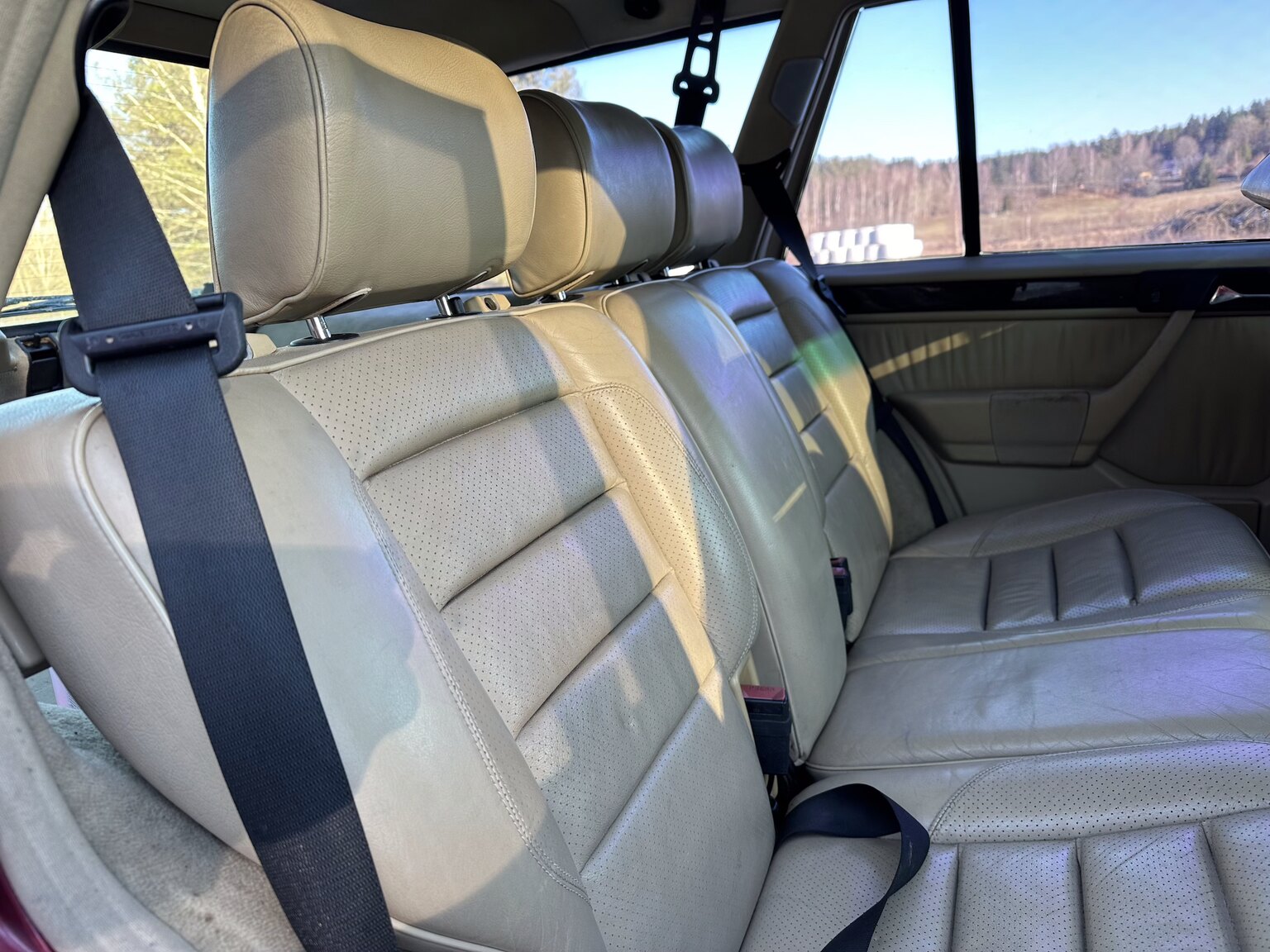 Interior image of 1992 Mercedes-Benz 300 TE-24