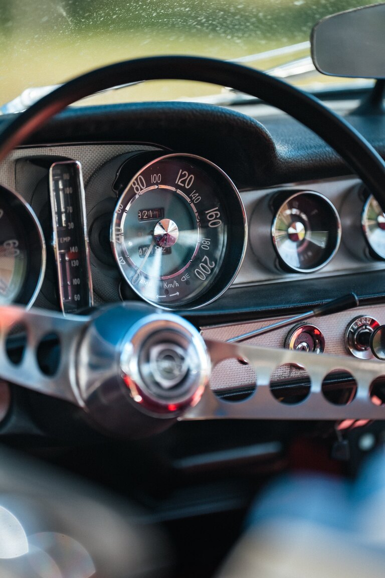 Interior image of 1963 Volvo 1800 S (22)