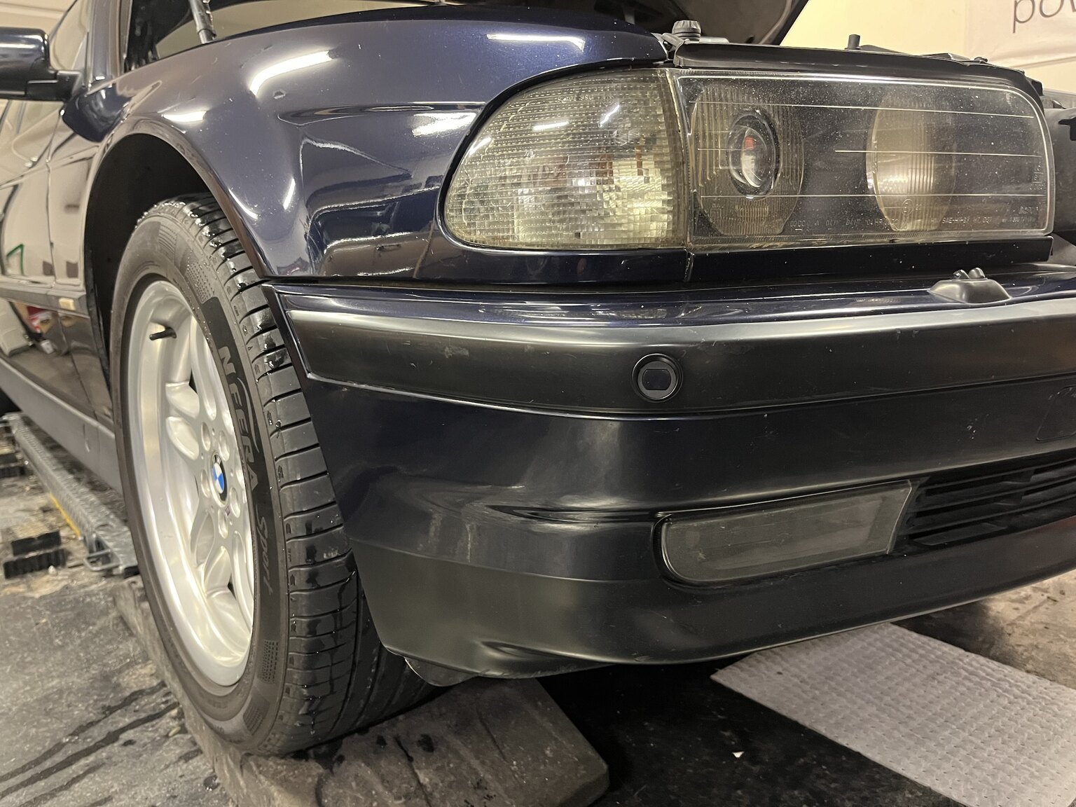 Exteriörbild på 1996 BMW 750IA