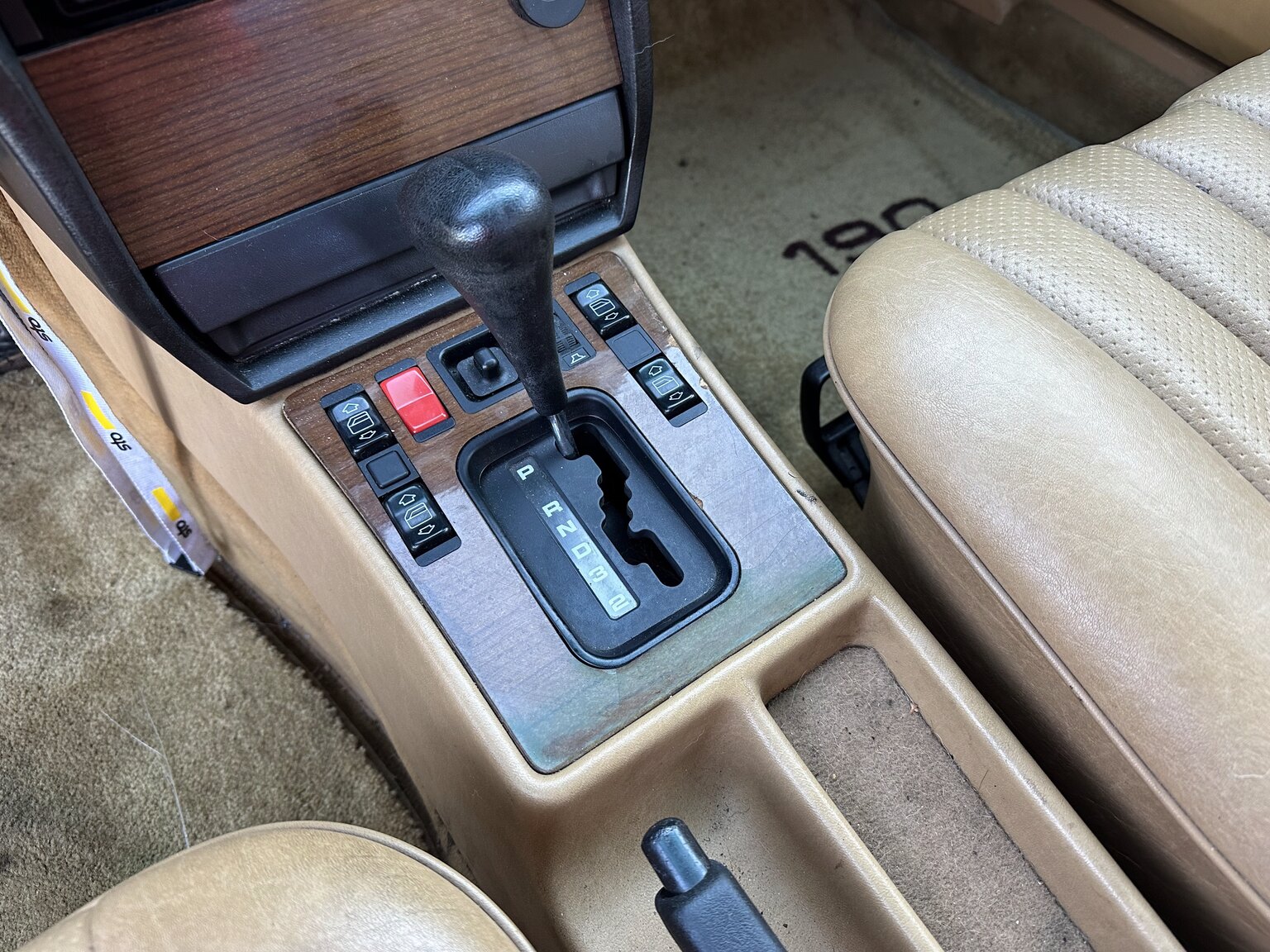 Interior image of 1988 Mercedes-Benz 190 E 2.3 (12)