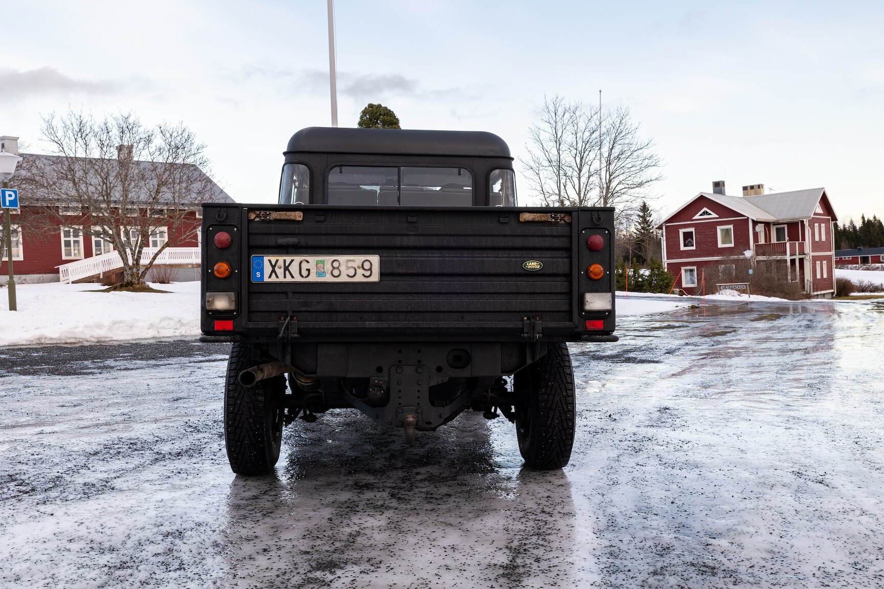 Exterior image of 2000 Land Rover Defender 130