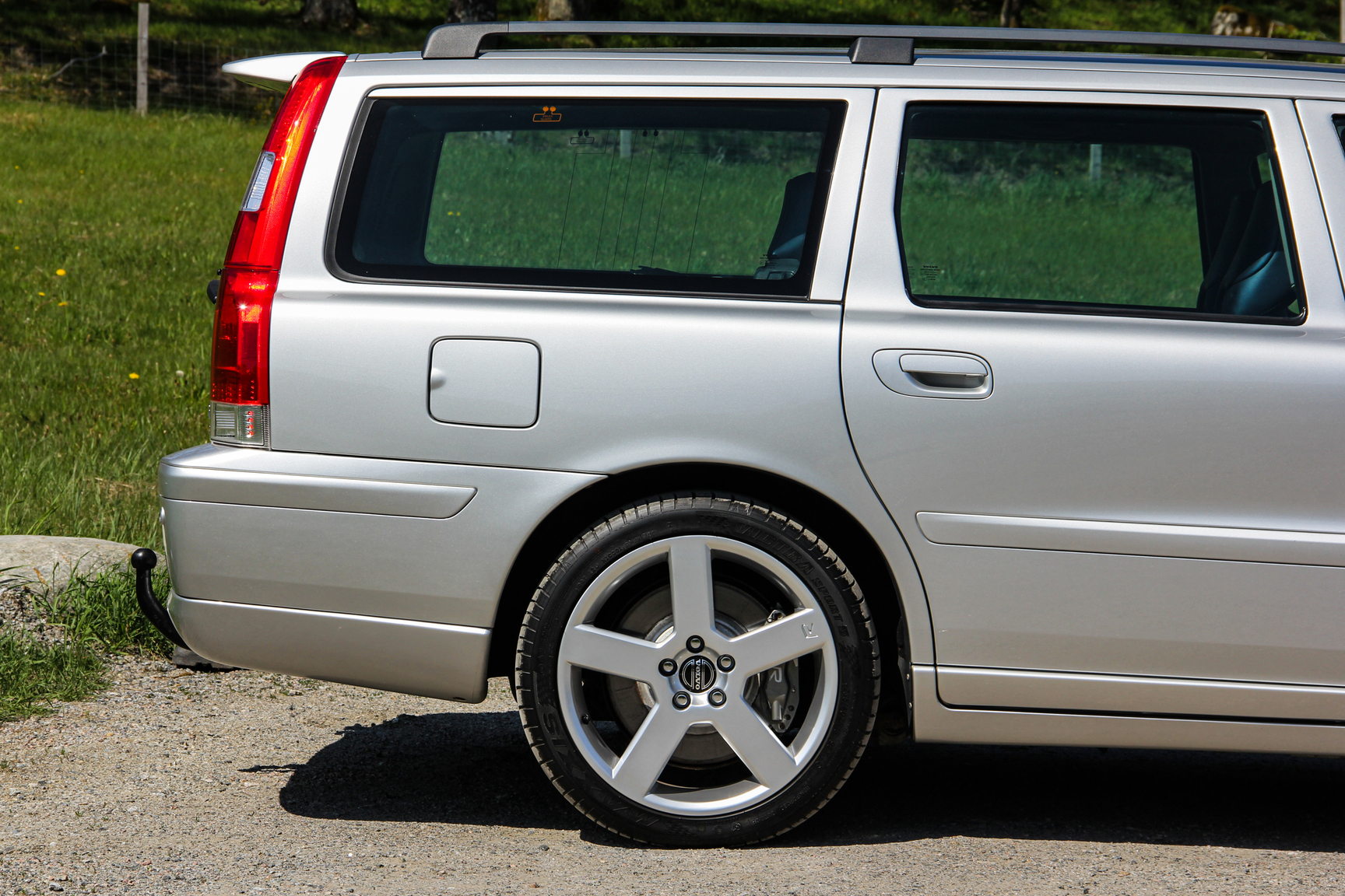 Exteriörbild på 2005 Volvo V70 R AWD (43)