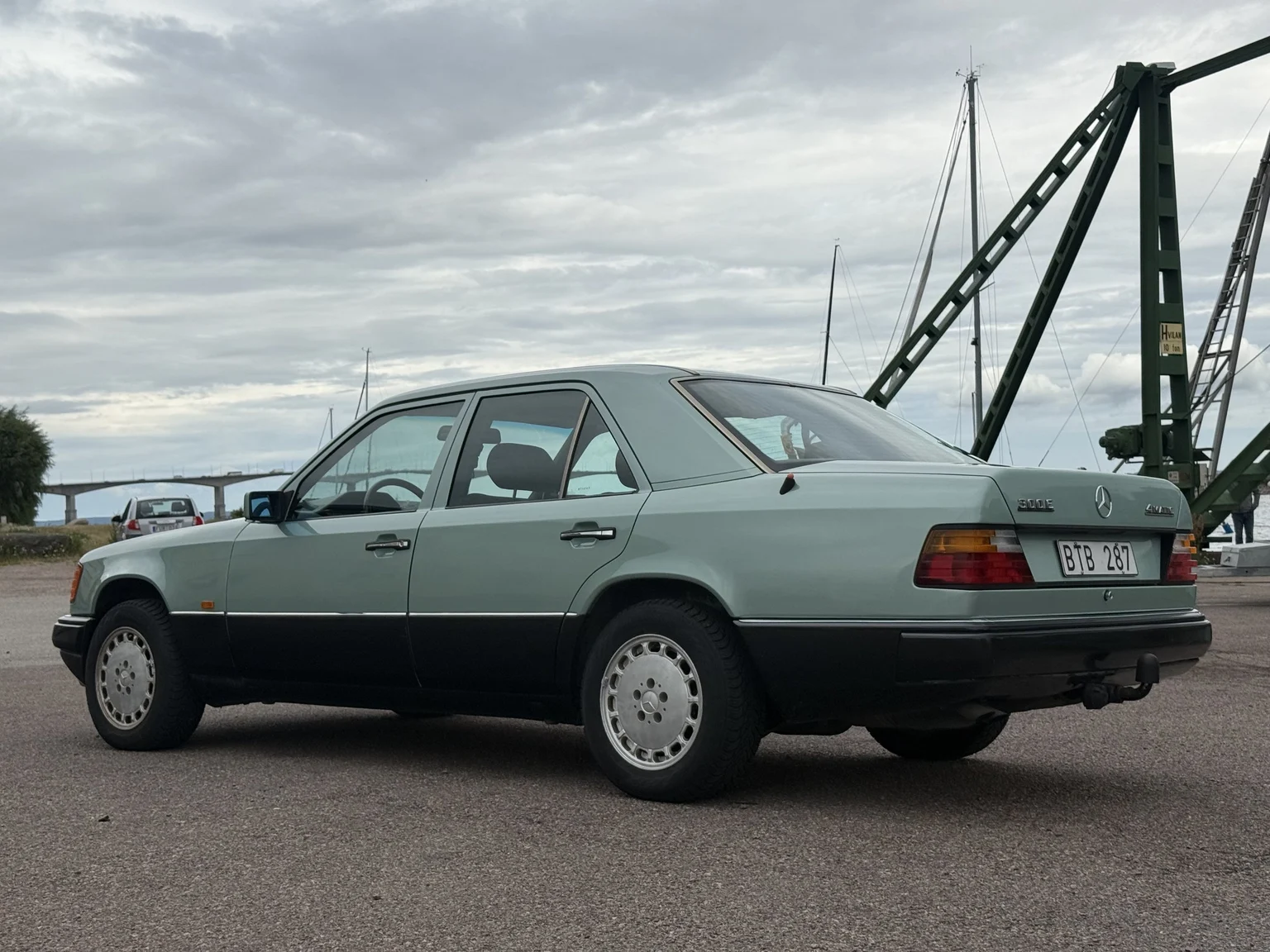 Exterior image of 1991 Mercedes-Benz 300 E 4MATIC (12)