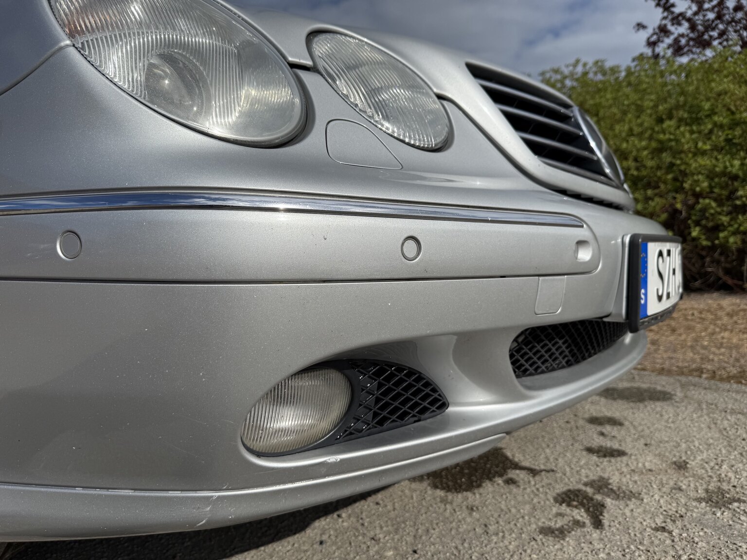 Exterior image of 2000 Mercedes-Benz CL 500