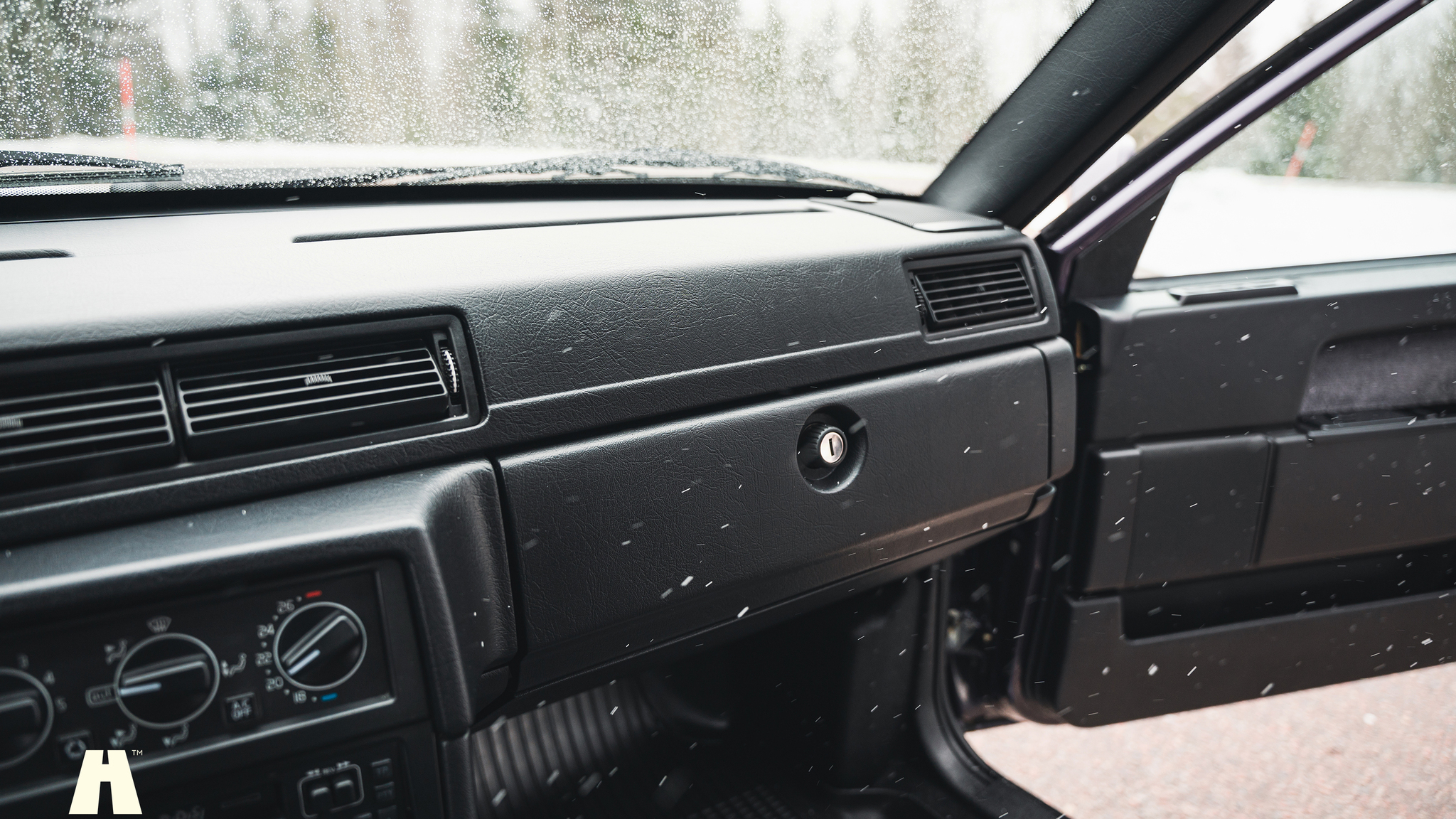 Interior image of 1995 Volvo 940 SE