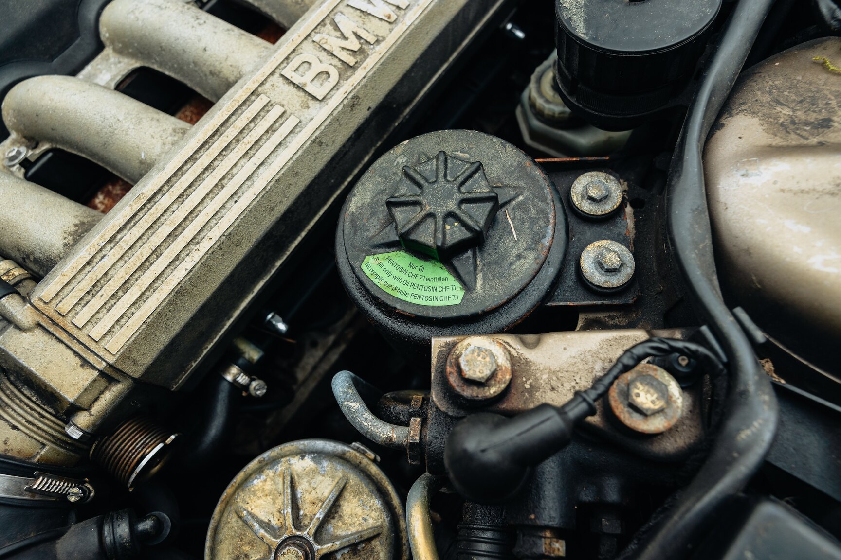 Image of 1990 BMW 750iL (9) mechanics