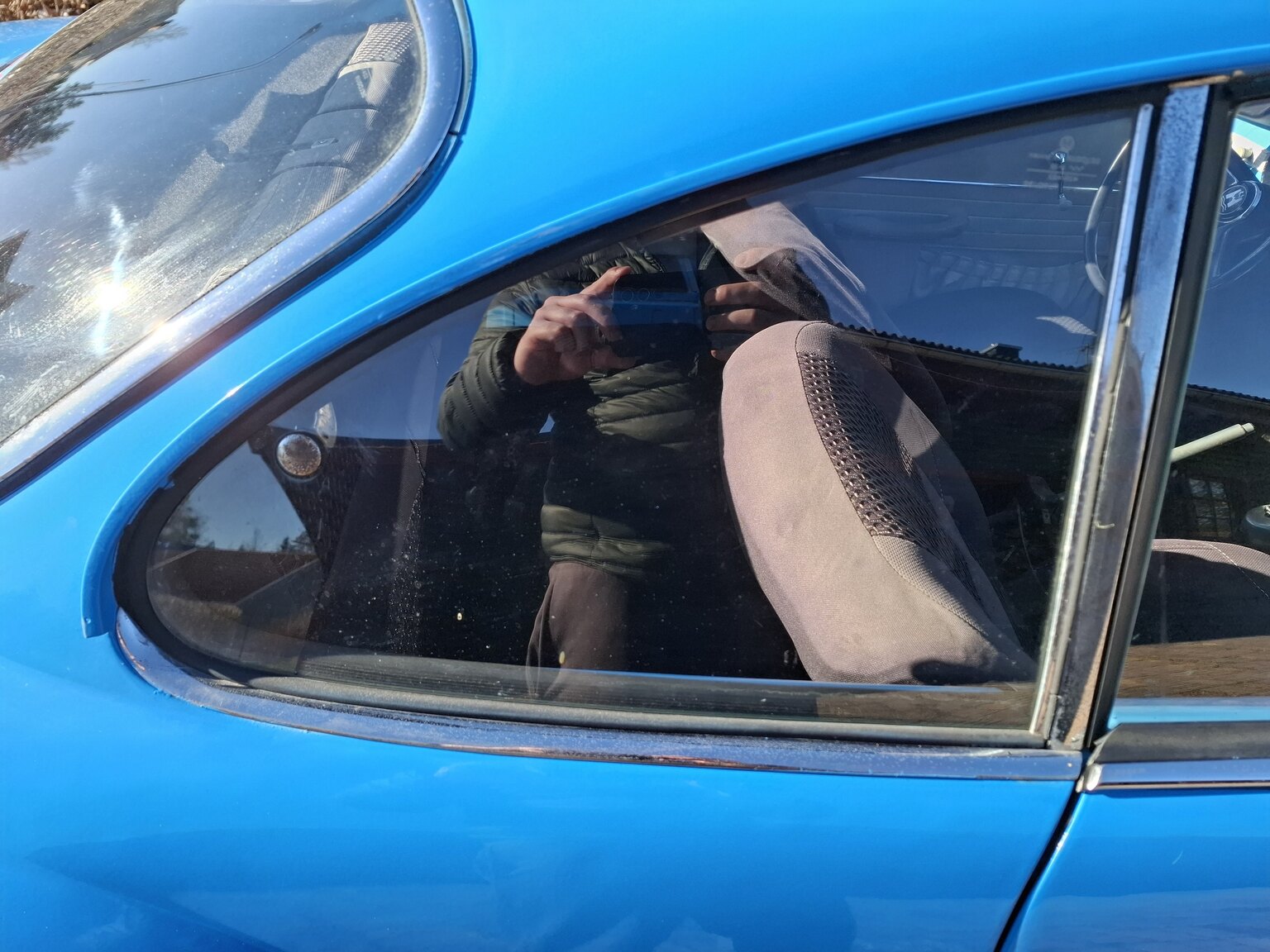 Exteriörbild på 1966 Volkswagen 1300 Karmann-Ghia