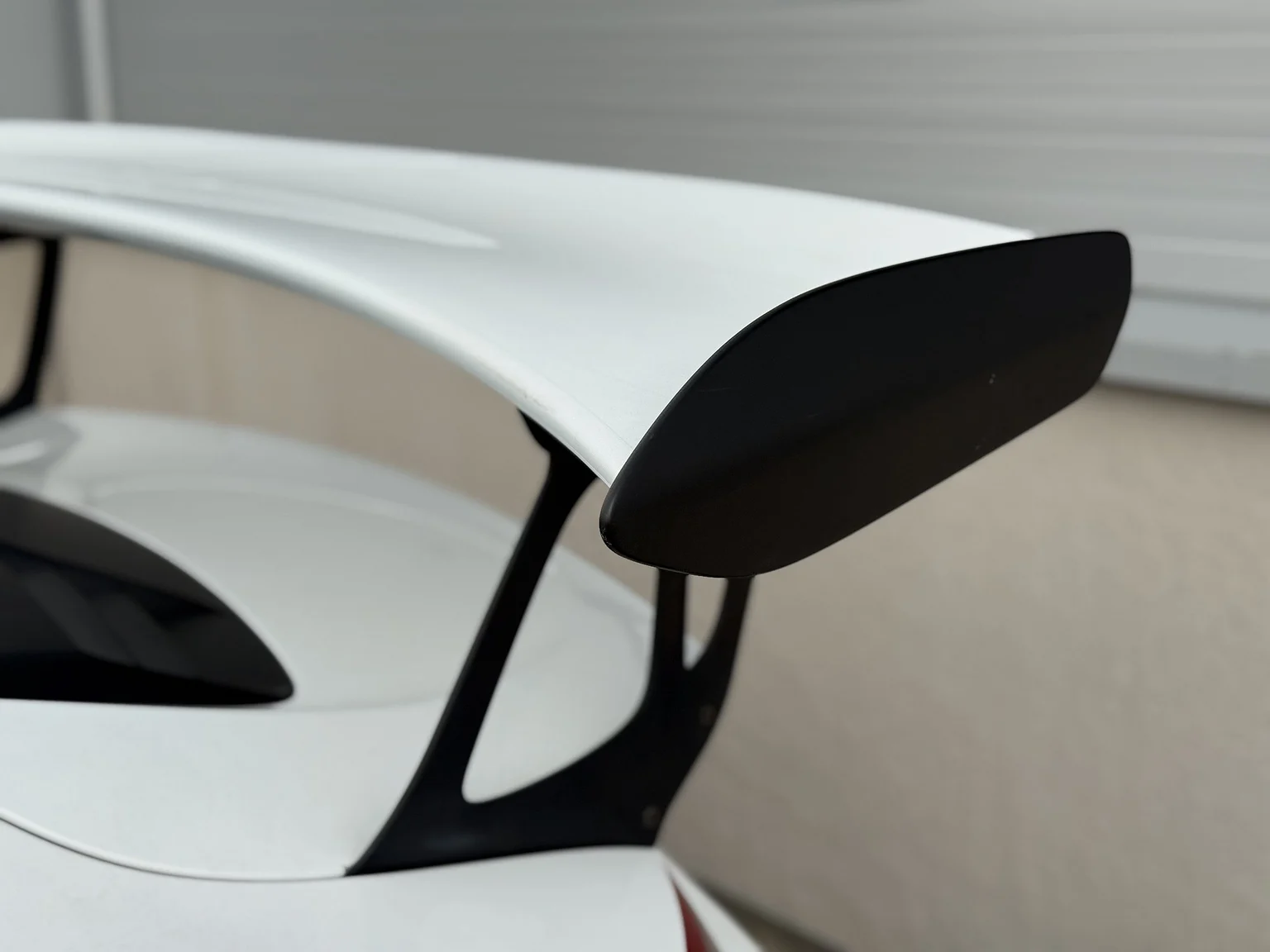 Exterior image of 2016 Porsche 911 GT3 RS (26)